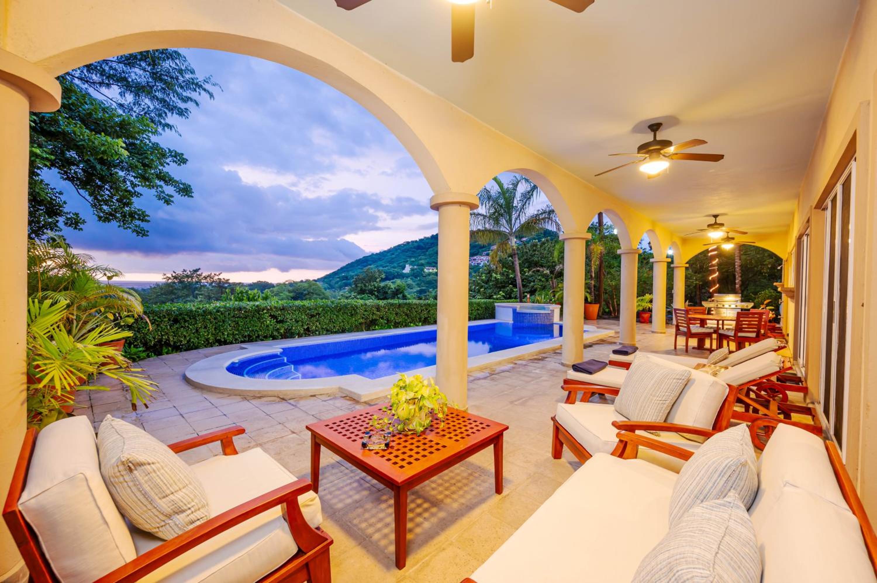 Nube Nueve 5BR Villa w Pool & Ocean Views