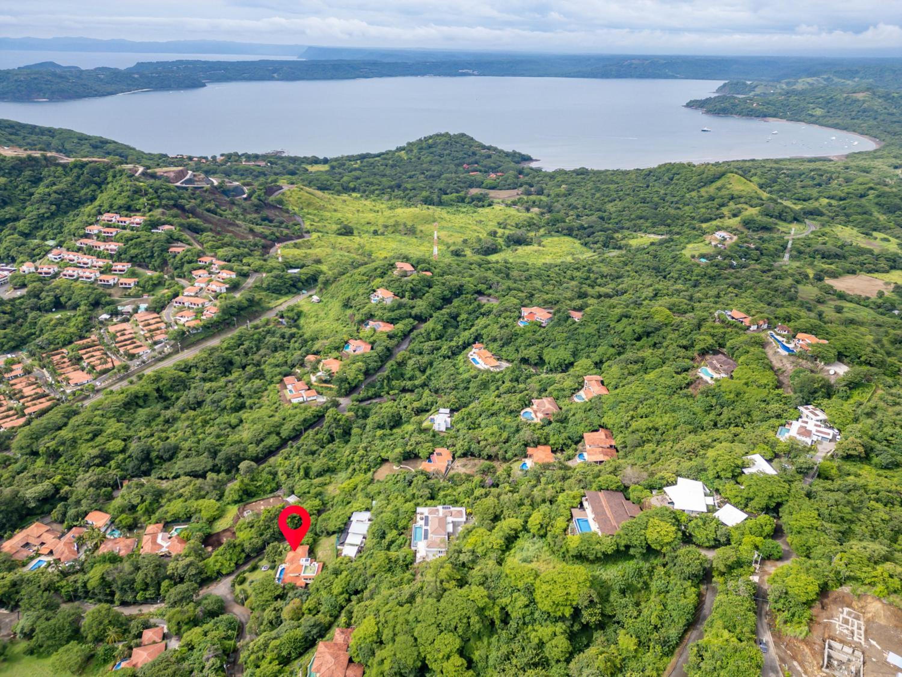 Nube Nueve 5BR Villa w Pool & Ocean Views