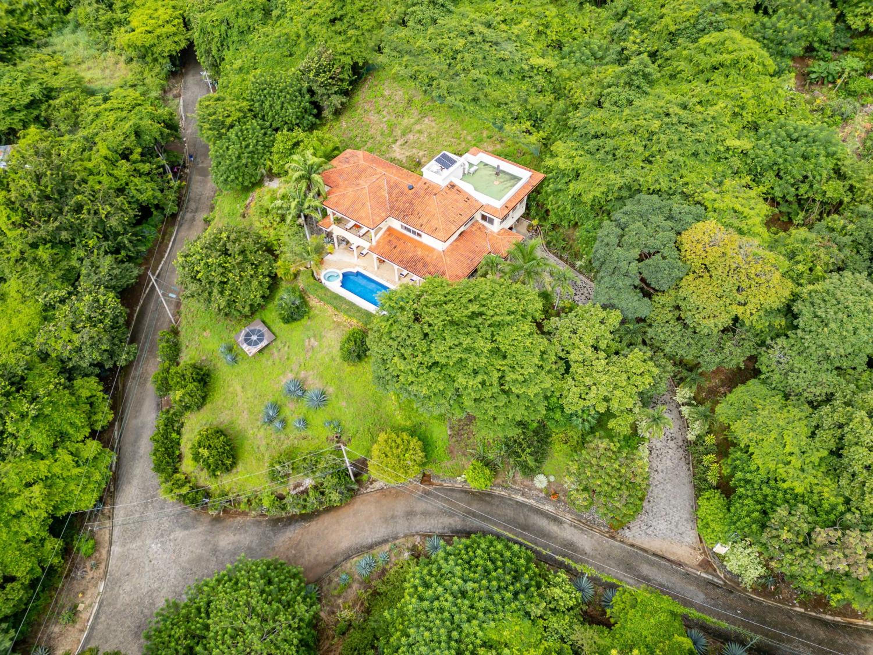 Nube Nueve 5BR Villa w Pool & Ocean Views