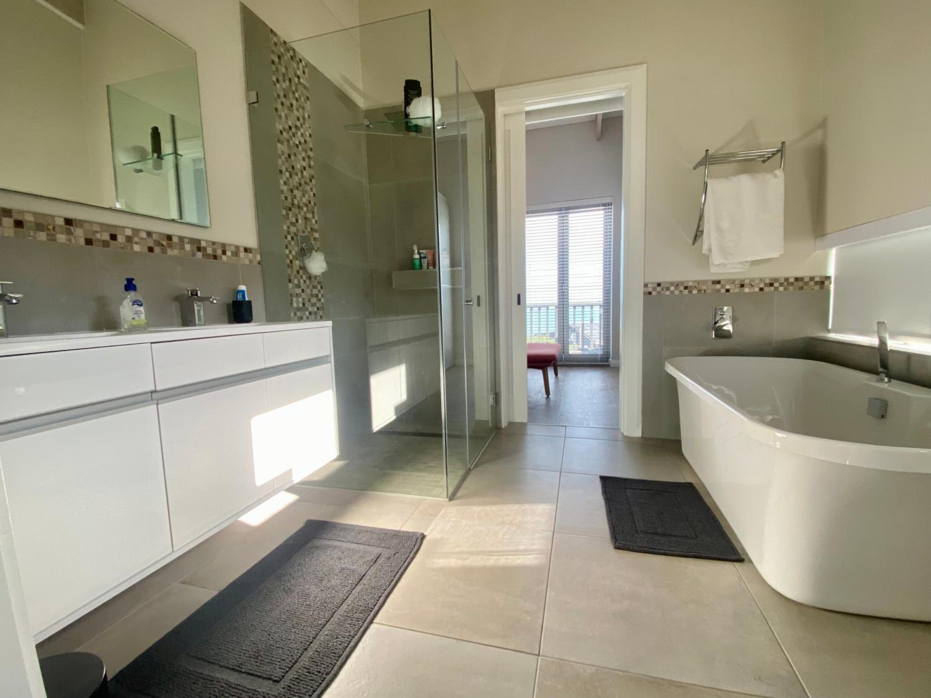 Villa 8teen on Gordonia view 2