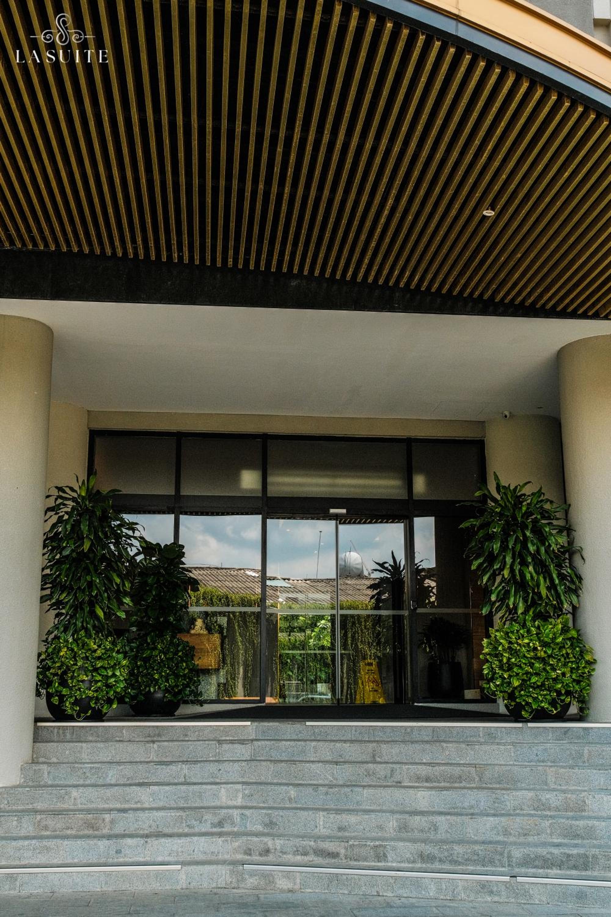 Zenity Complex 5 Star Luxury Resort style of 10 Unit - you can book each Unit with 3br Free Gym and Pool