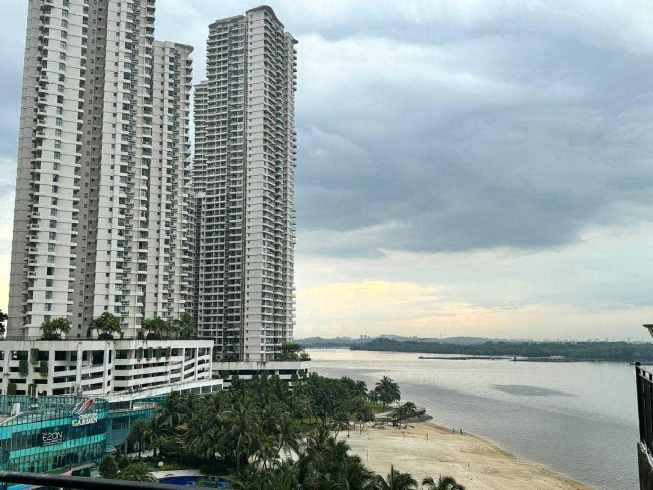 Vesta Homes, RoyalStrand 2BR,DangaBay