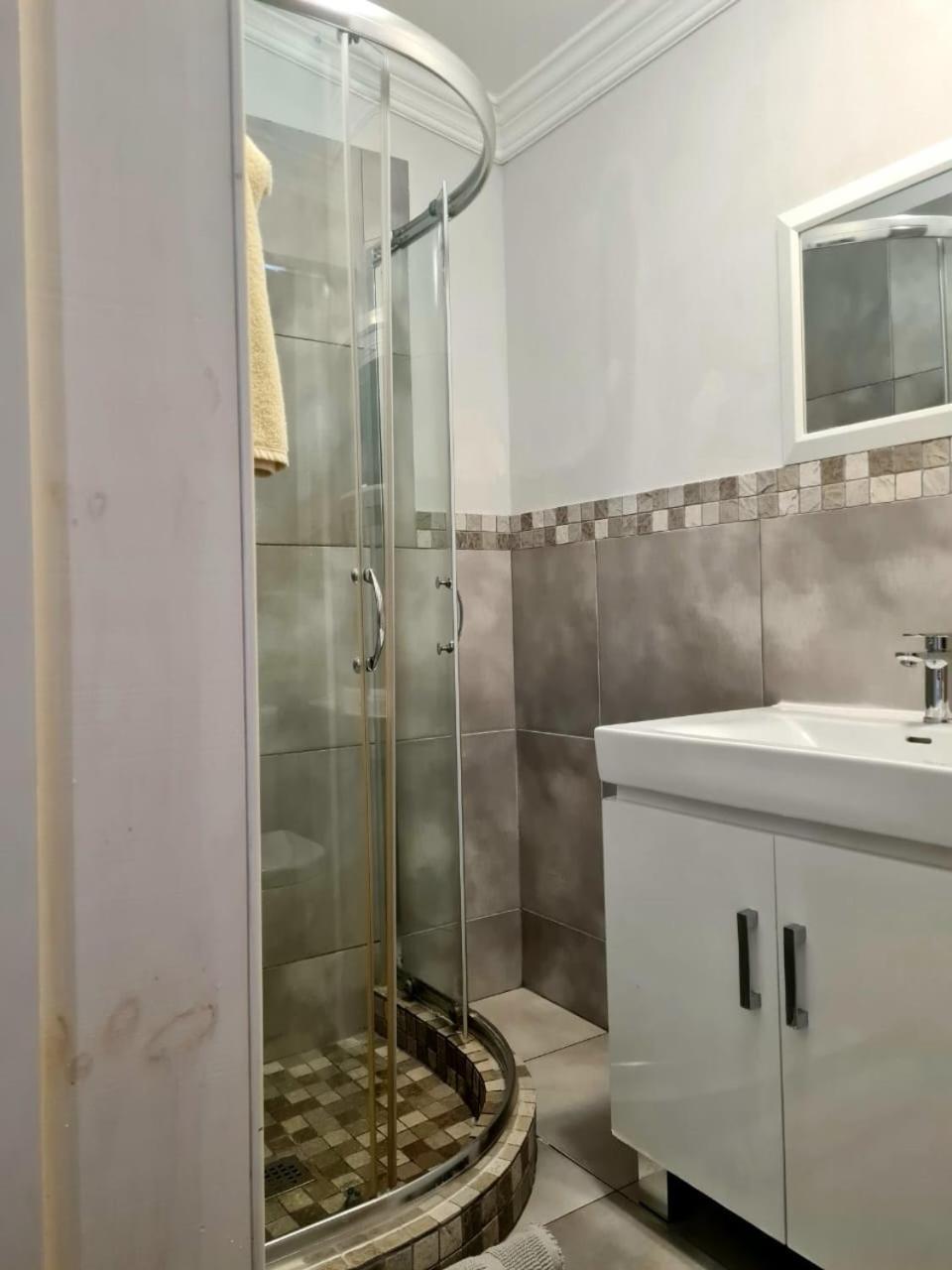 Point Village Accommodation - Uppercross 3