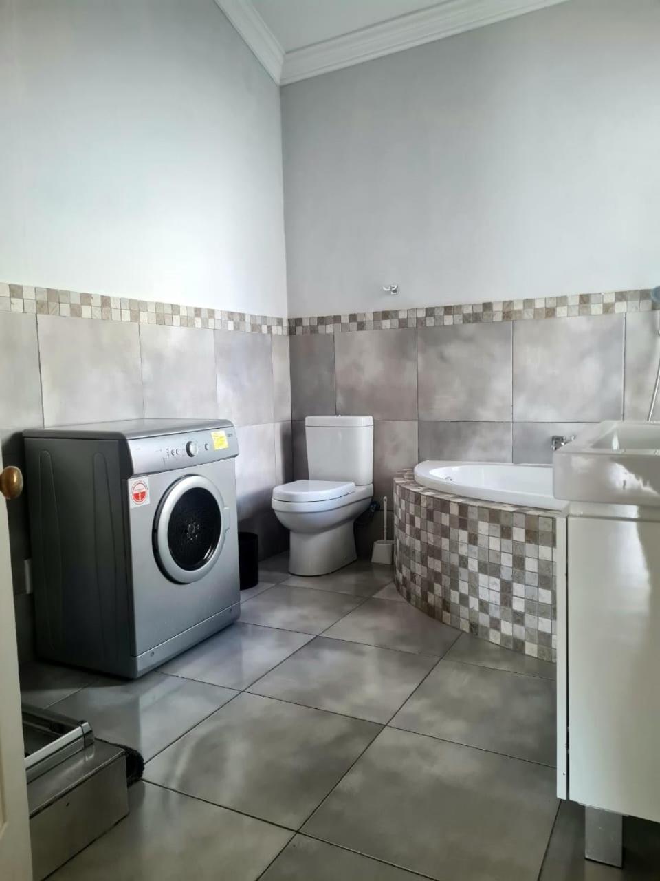 Point Village Accommodation - Uppercross 3