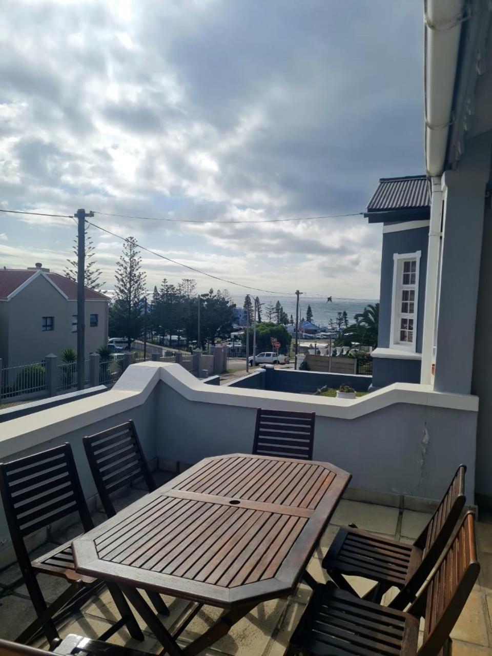 Point Village Accommodation - Uppercross 3