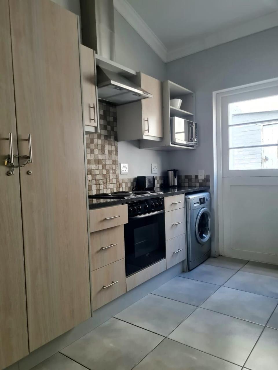 Point Village Accommodation - Uppercross 3