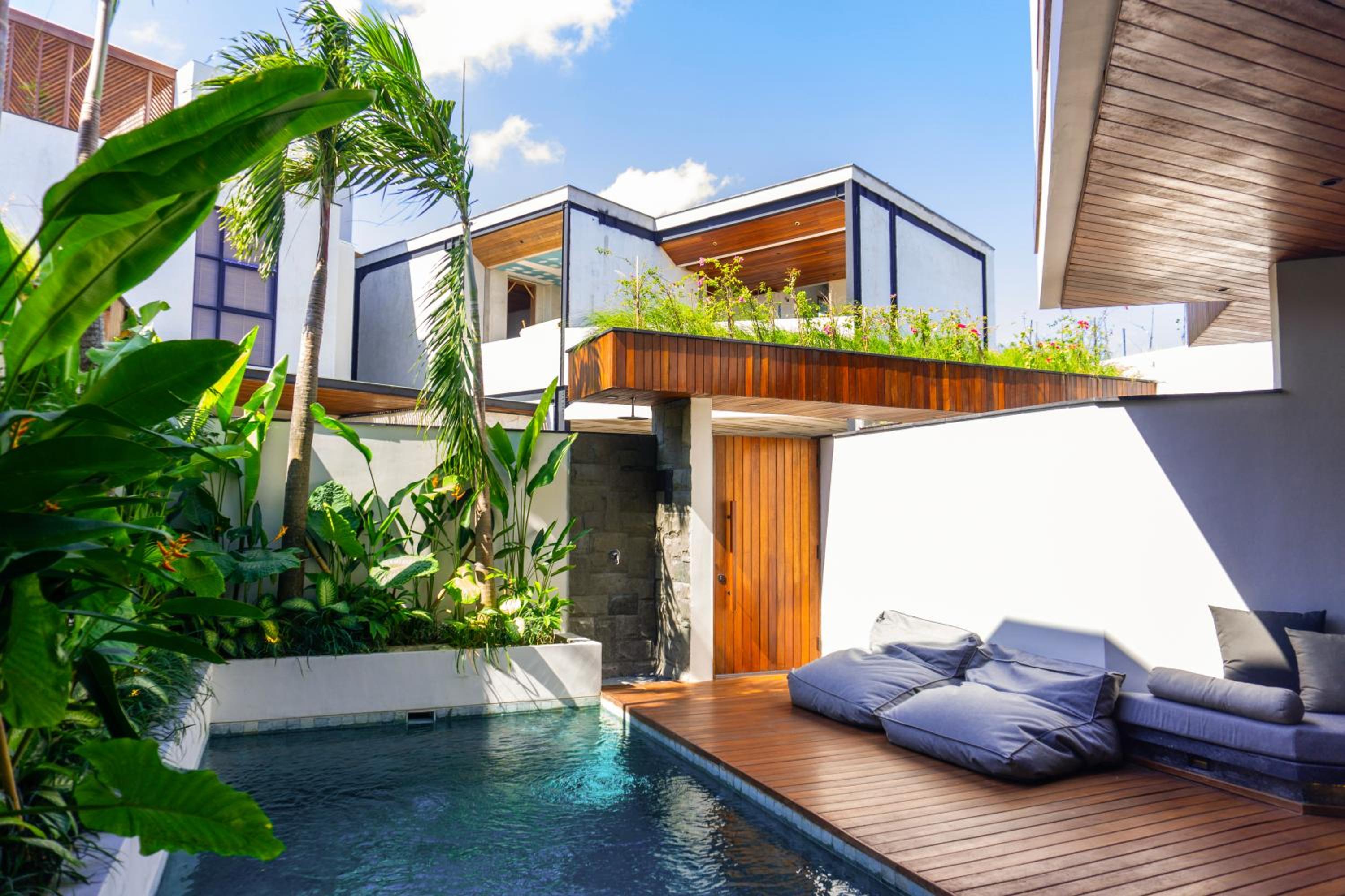 Lux Seis 3BR Canggu — recepcion & lobby