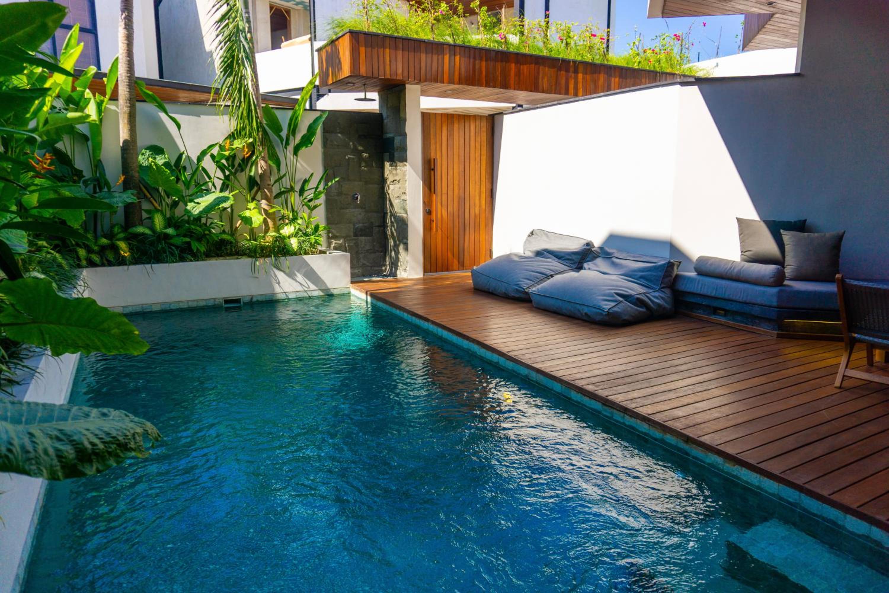 Lux Seis 3BR Canggu — recepcion & lobby