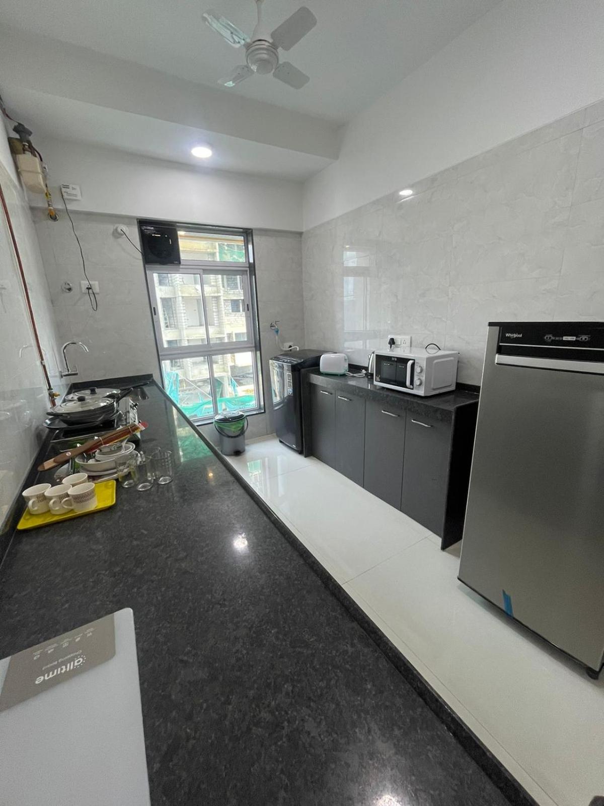 Hsquare Luxury Apartments Goregaon view 2