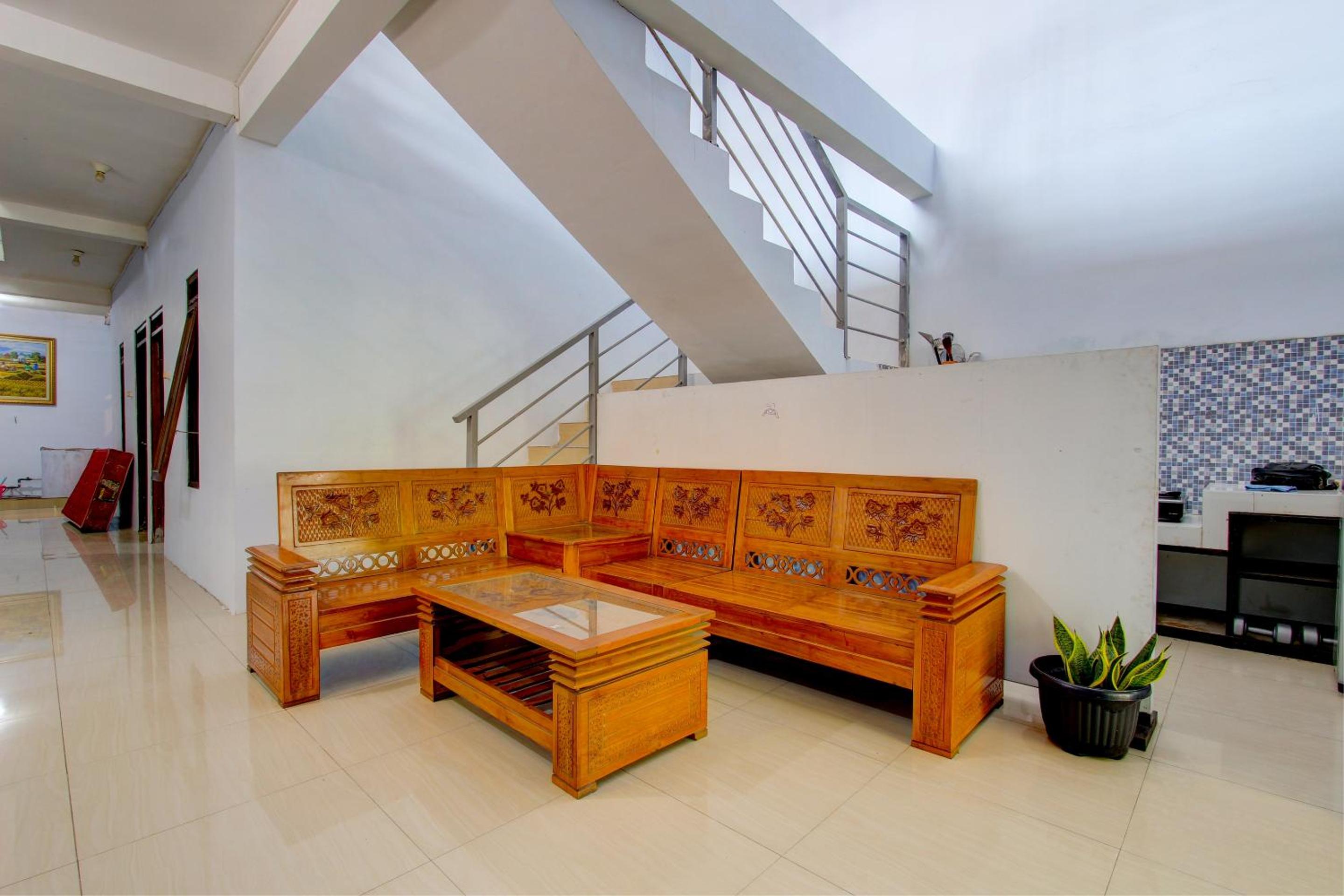 RedDoorz near Tugu Kartasura 2 view 5