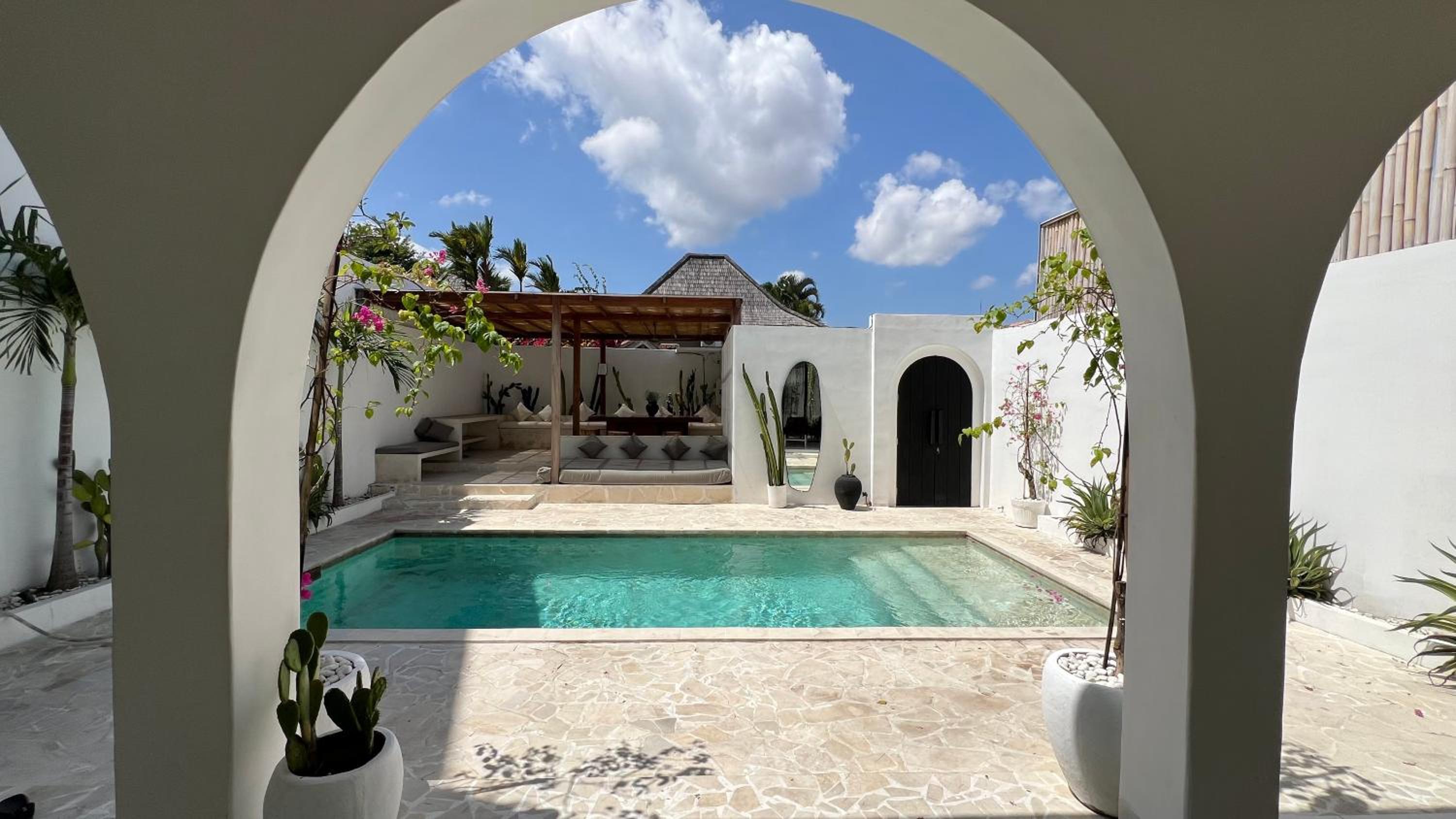 Chic Mediteranean 2 BR Villa w private pool Canggu view 2