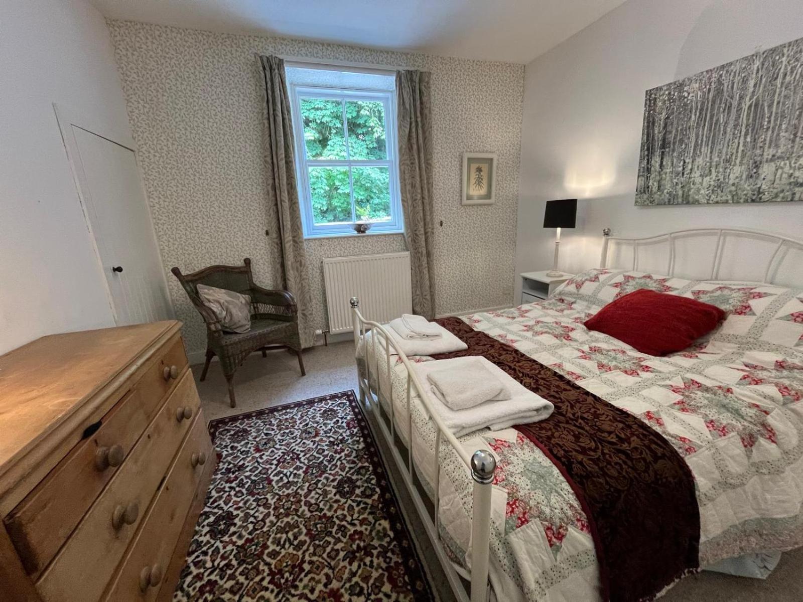 Spacious Cottage in the Grounds of a Scottish Castle view 4