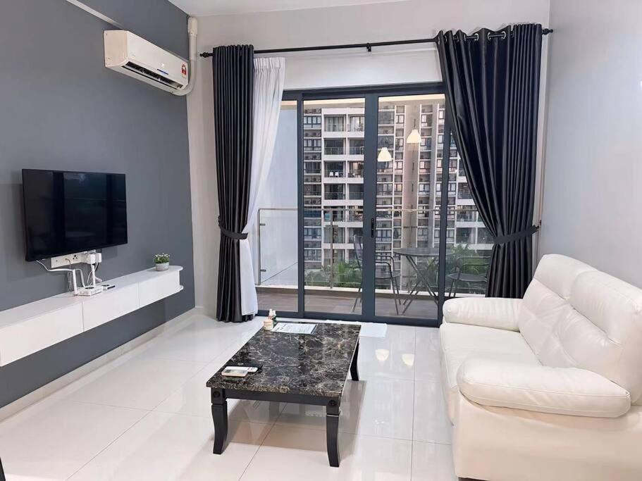 Awesome Pool View 2BR TV Box Country Garden