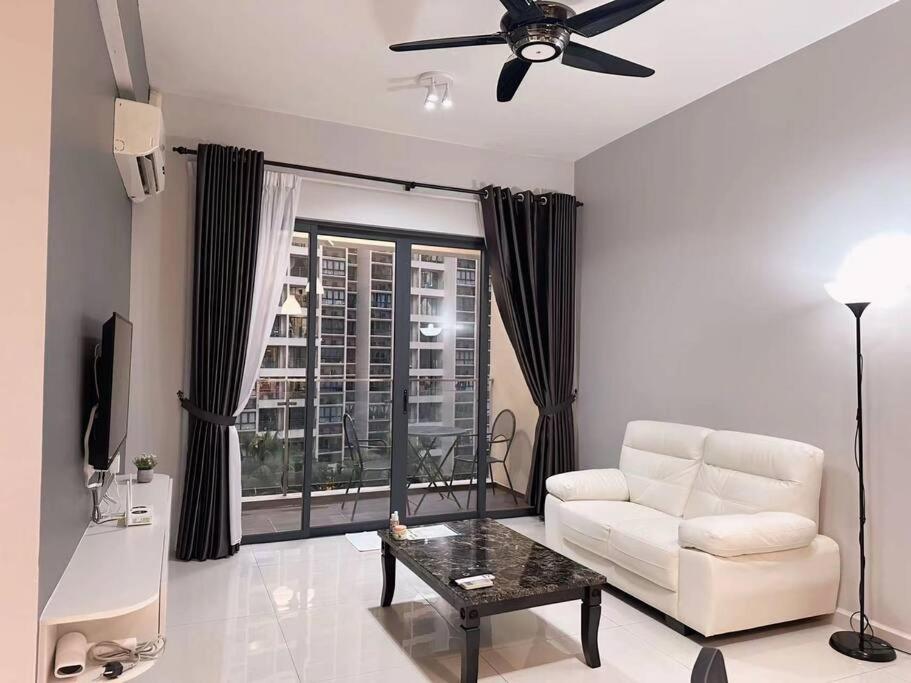 Awesome Pool View 2BR TV Box Country Garden