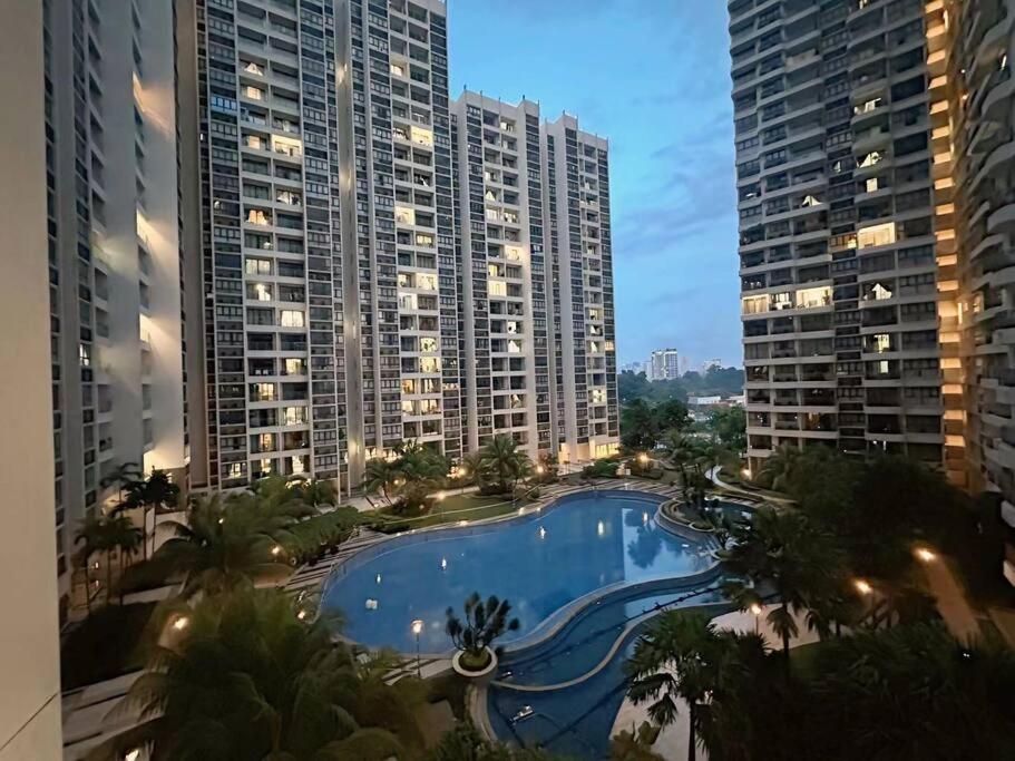 Awesome Pool View 2BR TV Box Country Garden