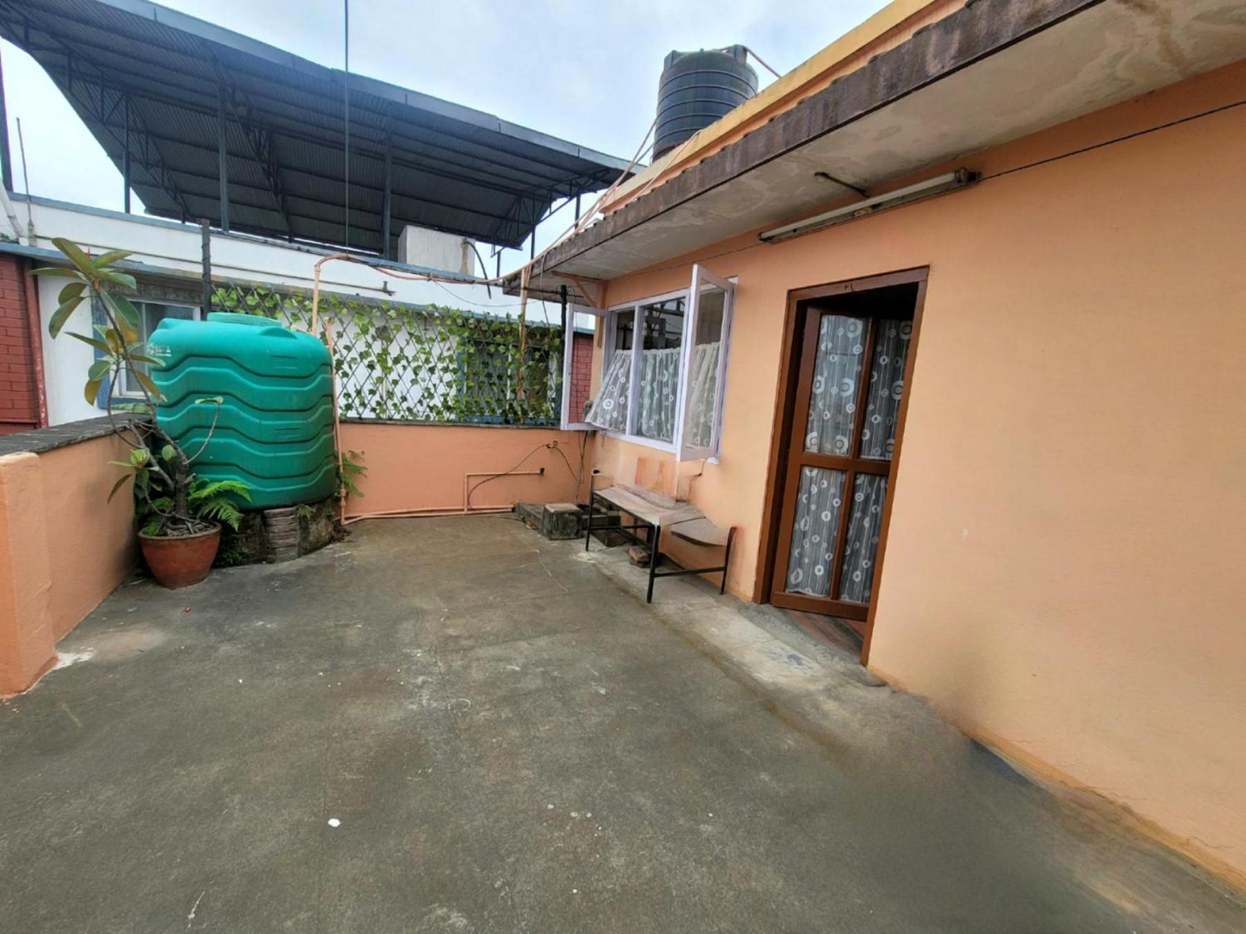 Photo 8