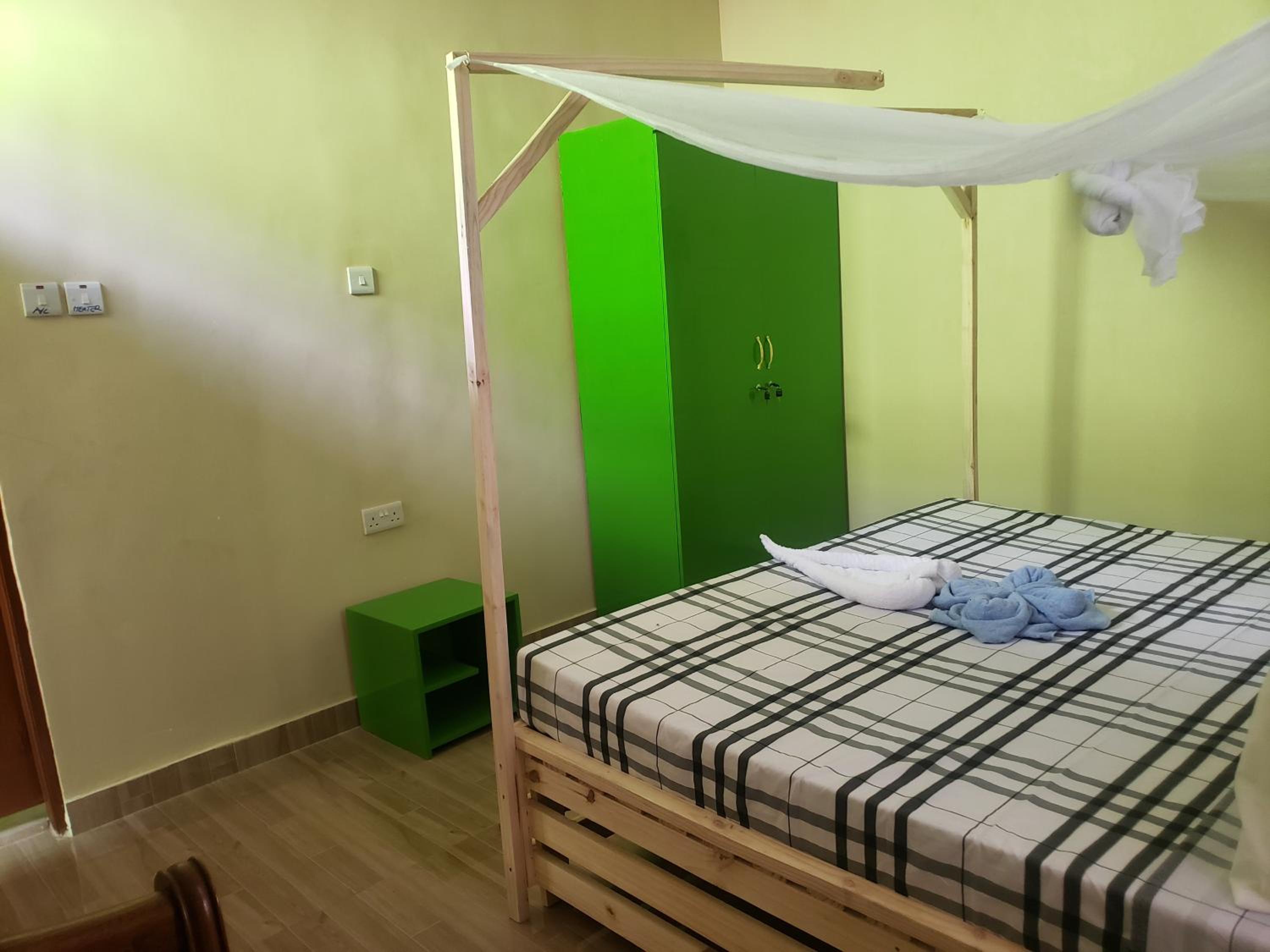 L&j modern backpackers BnB