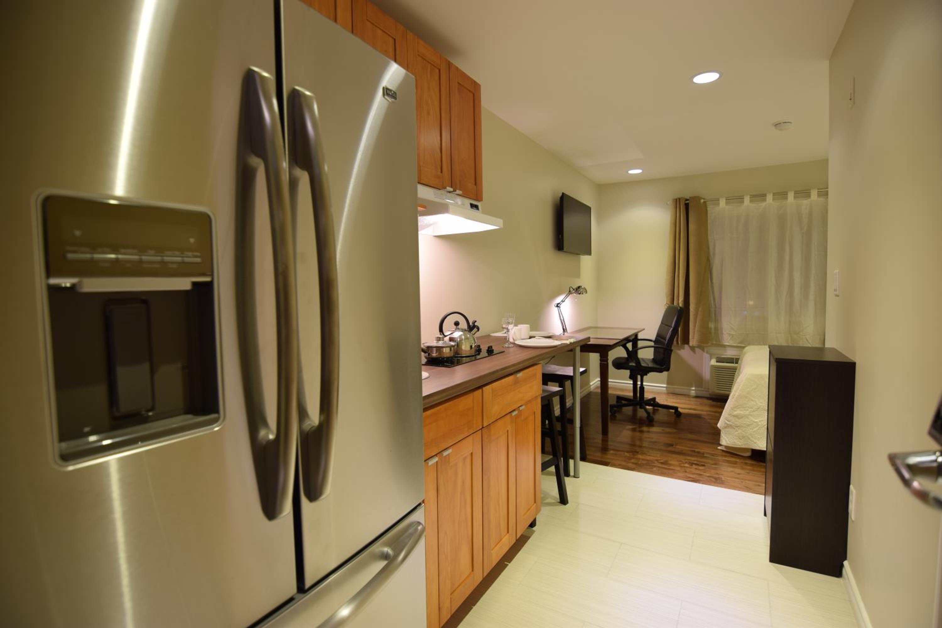 The Lion Inn & Suites
