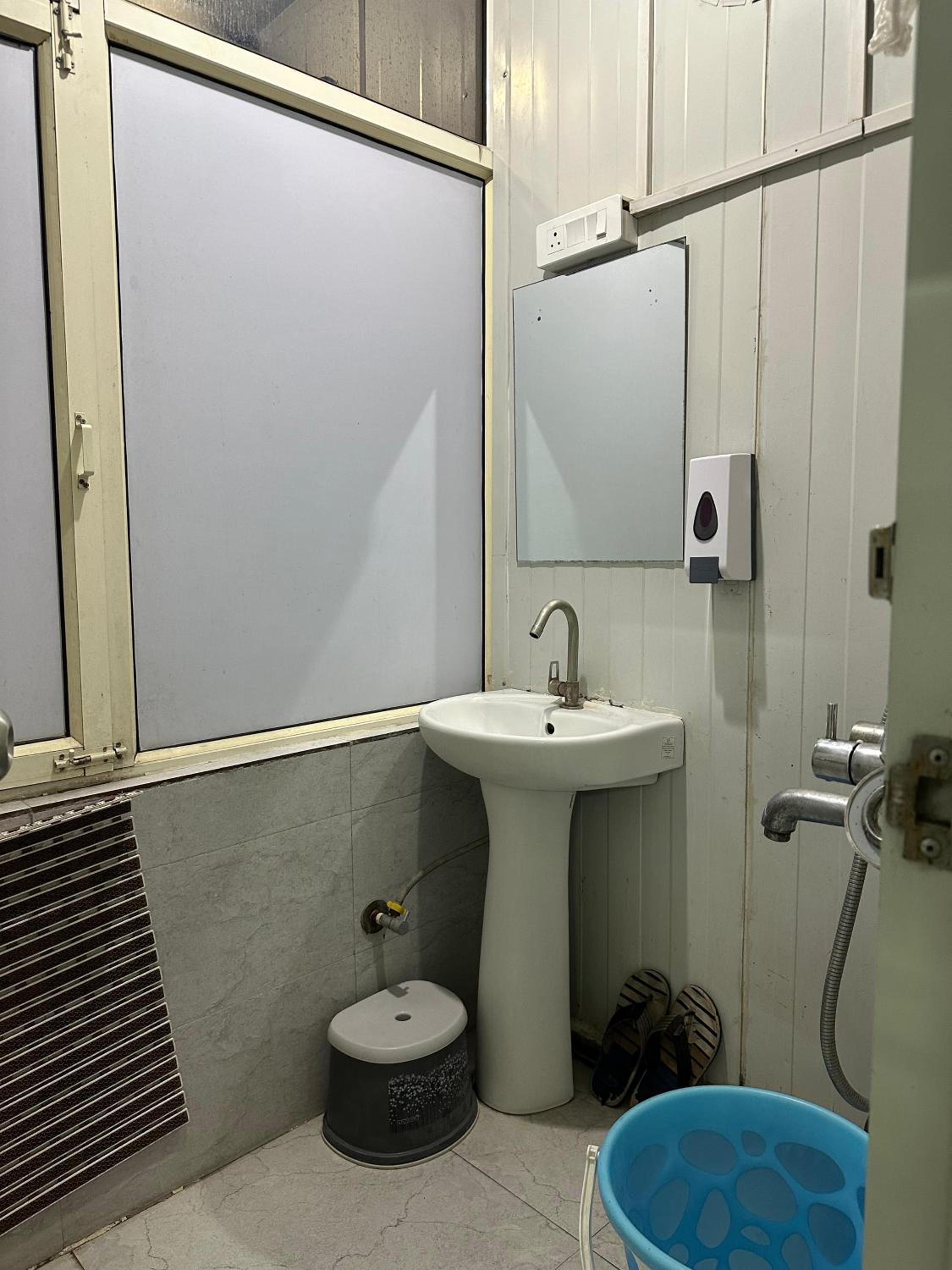 Homestay at Kashmiri Gate Metro & Old Delhi Railway Station