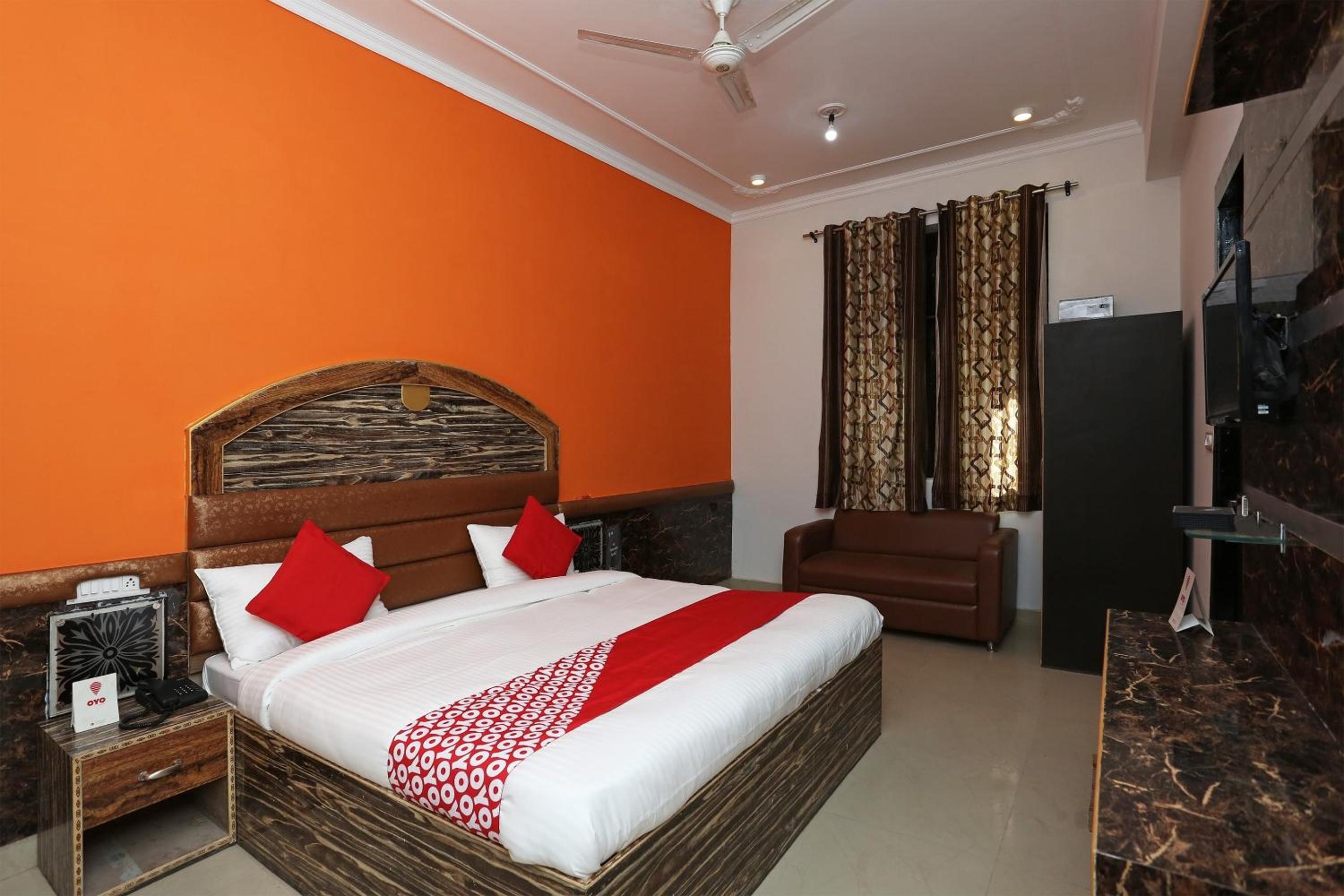 Super Hotel O Shree Radha Resort