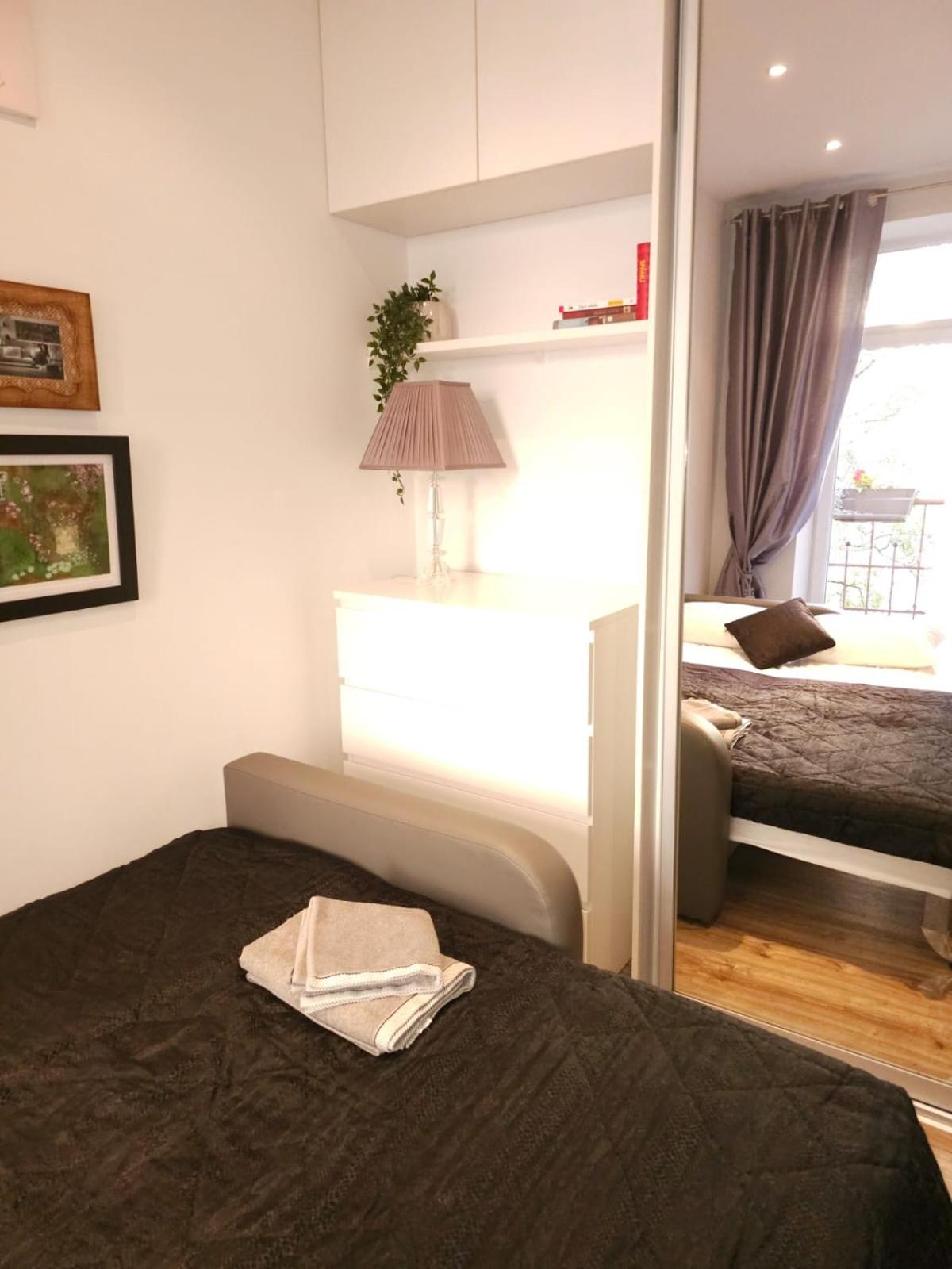 Modern 2 bedroom apartment in the city centre view 2