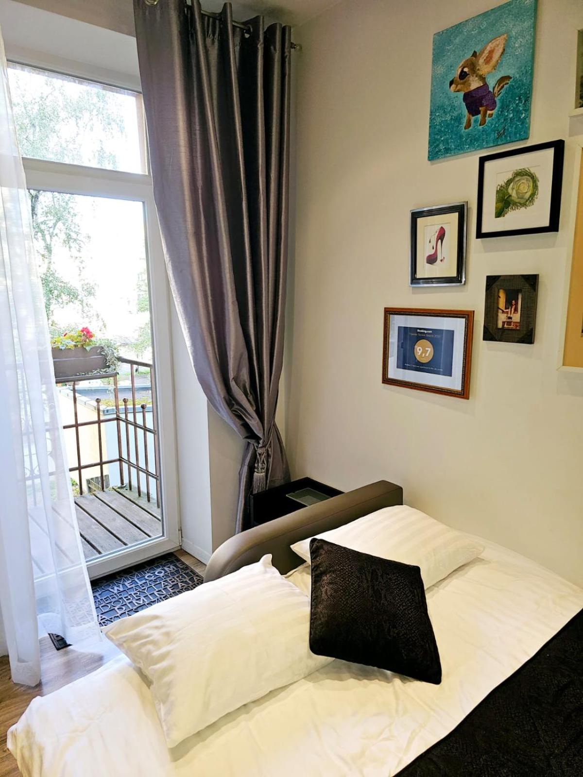 Modern 2 bedroom apartment in the city centre view 3