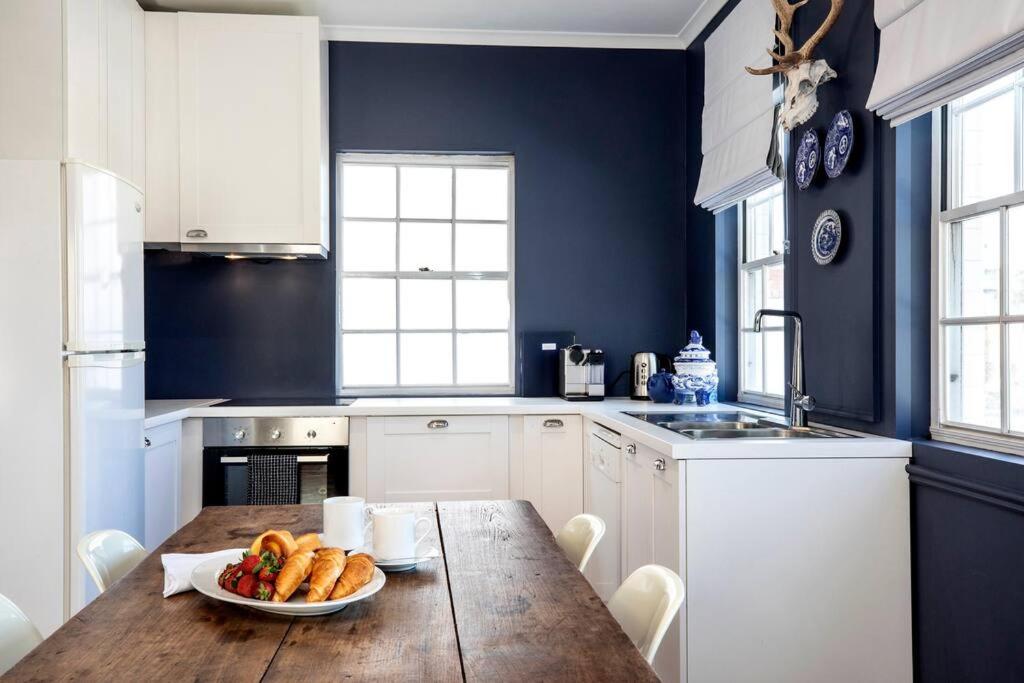 Walk to Adelaide Oval, 4-Bedroom Home with Parking