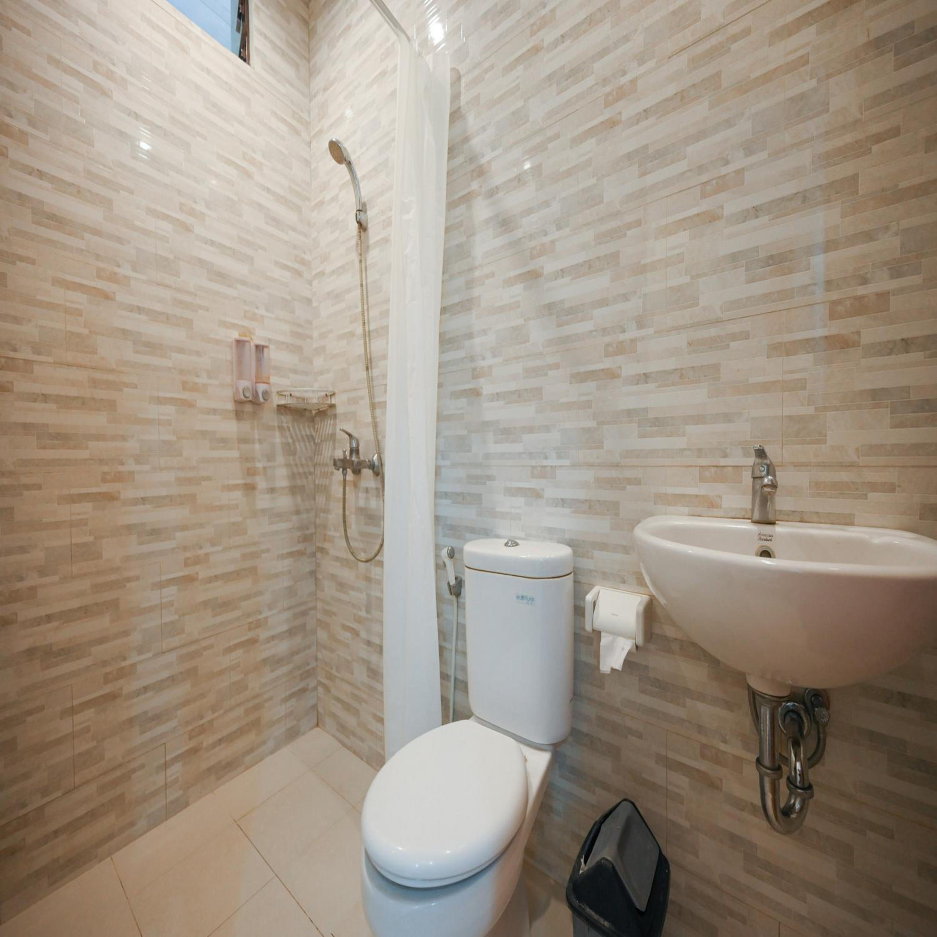 RedDoorz Plus at Kencana Residence Jimbaran view 3