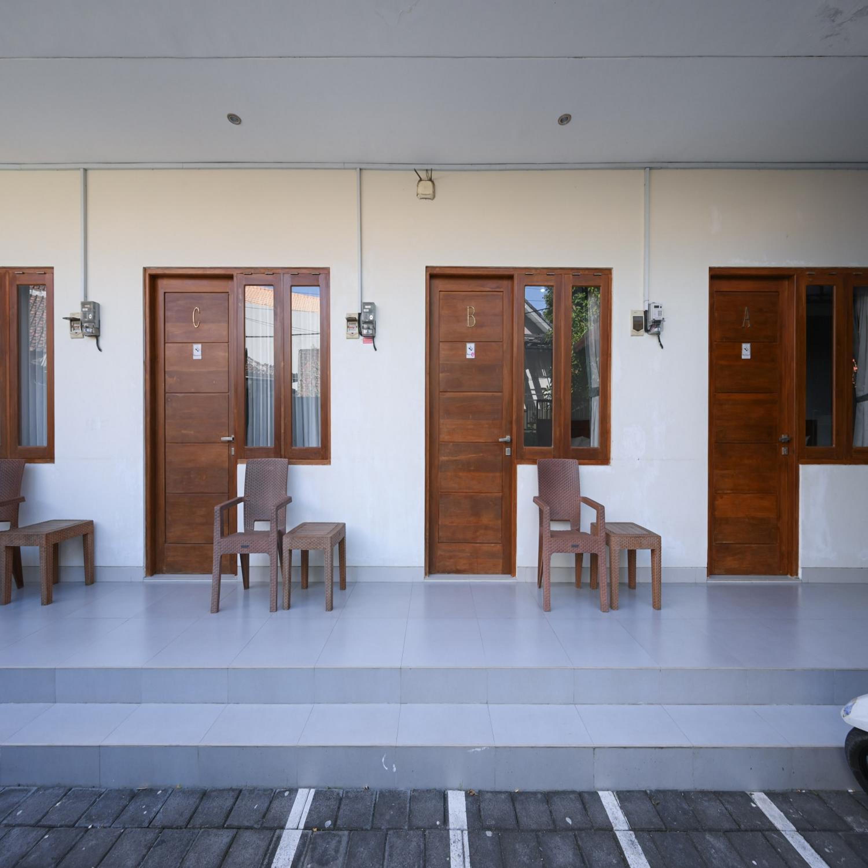 RedDoorz Plus at Kencana Residence Jimbaran view 4