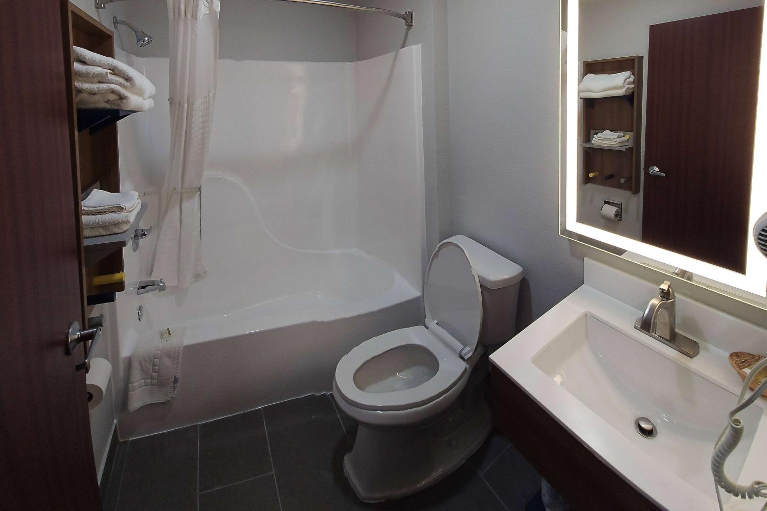 Microtel Inn & Suites by Wyndham Tulsa - Catoosa Route 66