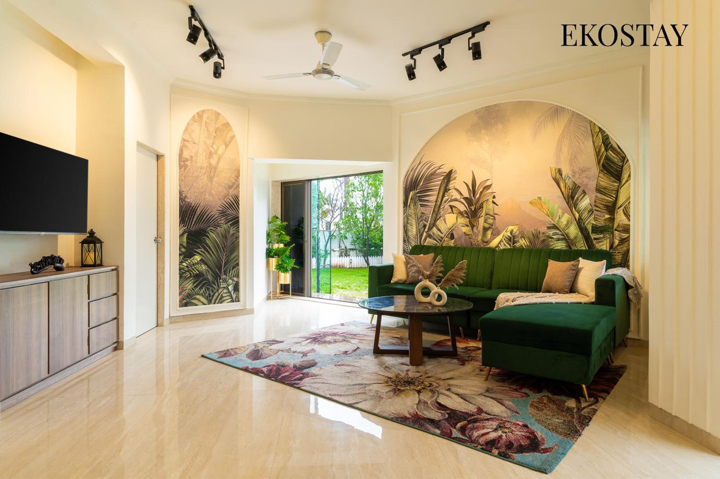 EKOSTAY - 8BHK La Flamingo Villa with Private Turf