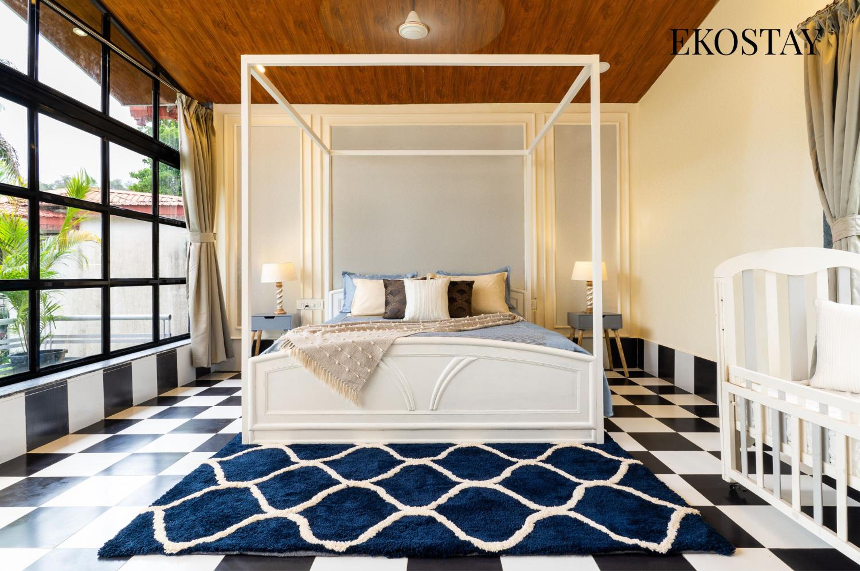EKOSTAY - 8BHK La Flamingo Villa with Private Turf