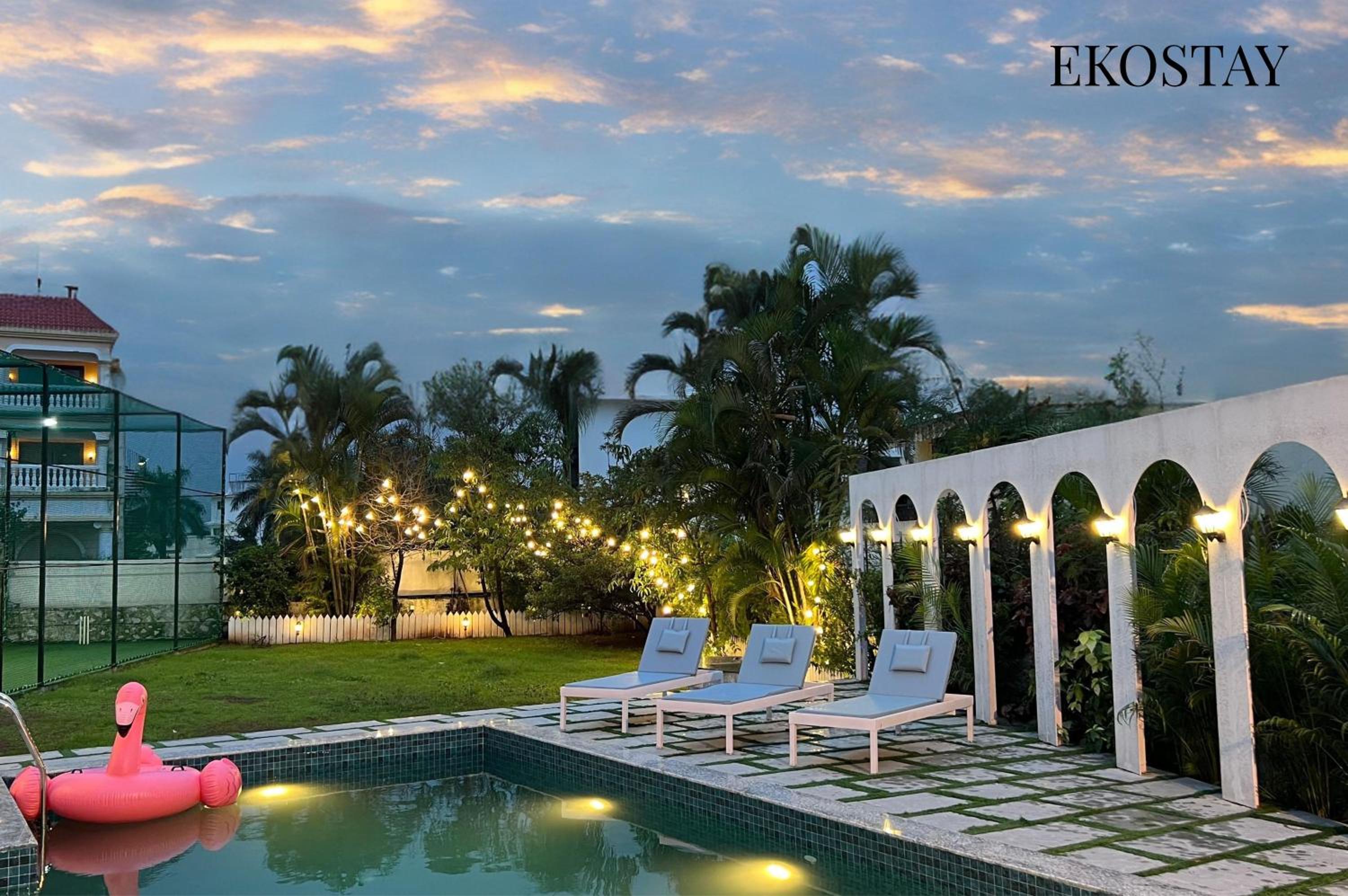 EKOSTAY - 8BHK La Flamingo Villa with Private Turf