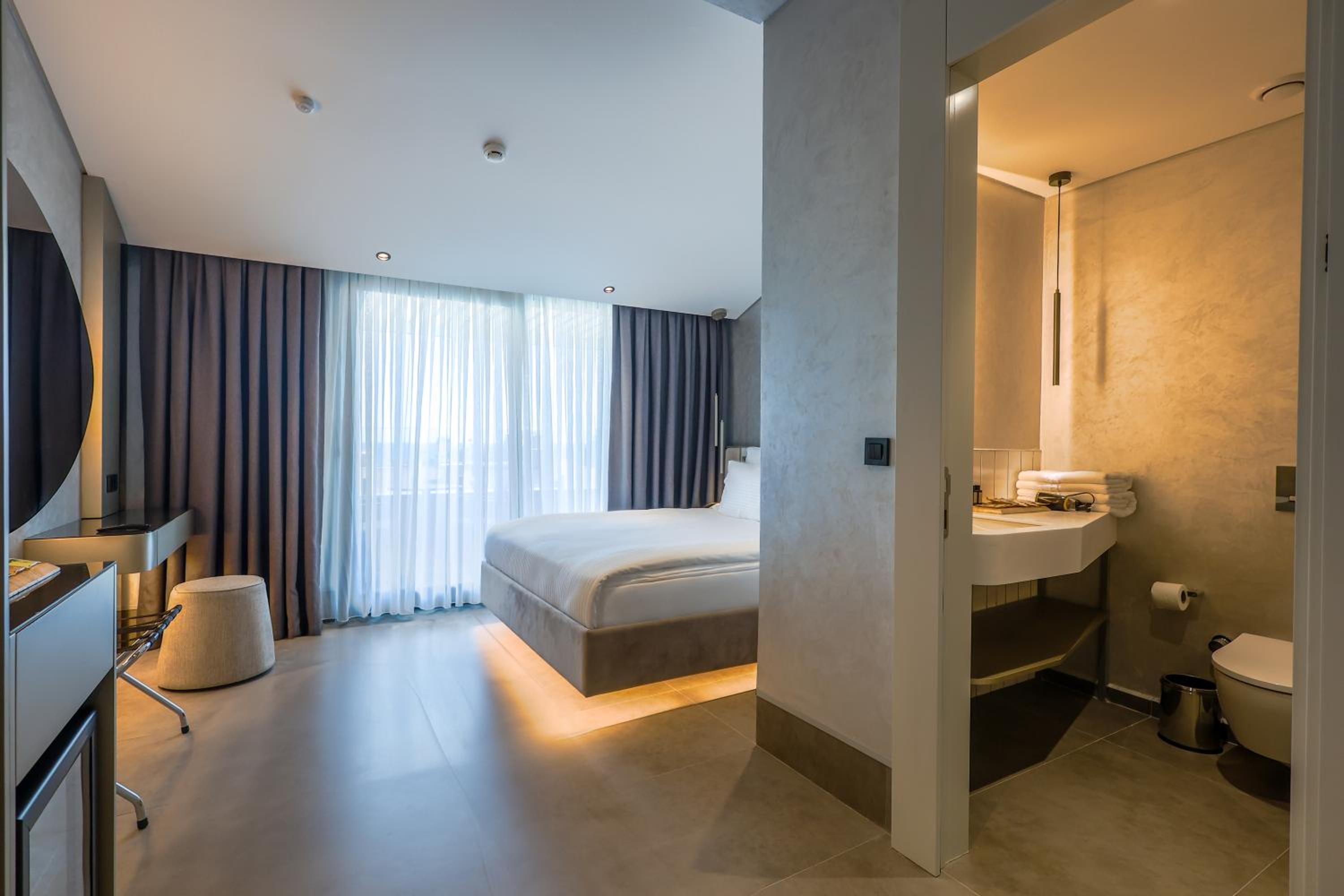 FOUR HILLS HOTEL - Image 36