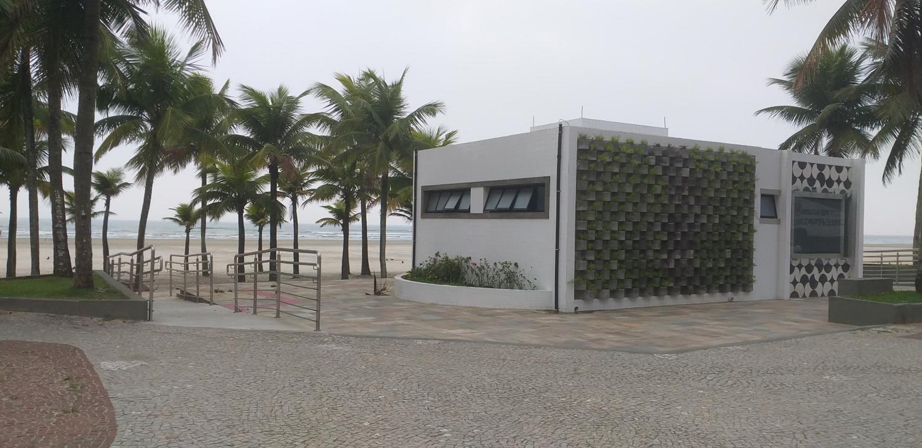 Sobrado na aviação em PG à duas quadras da Praia