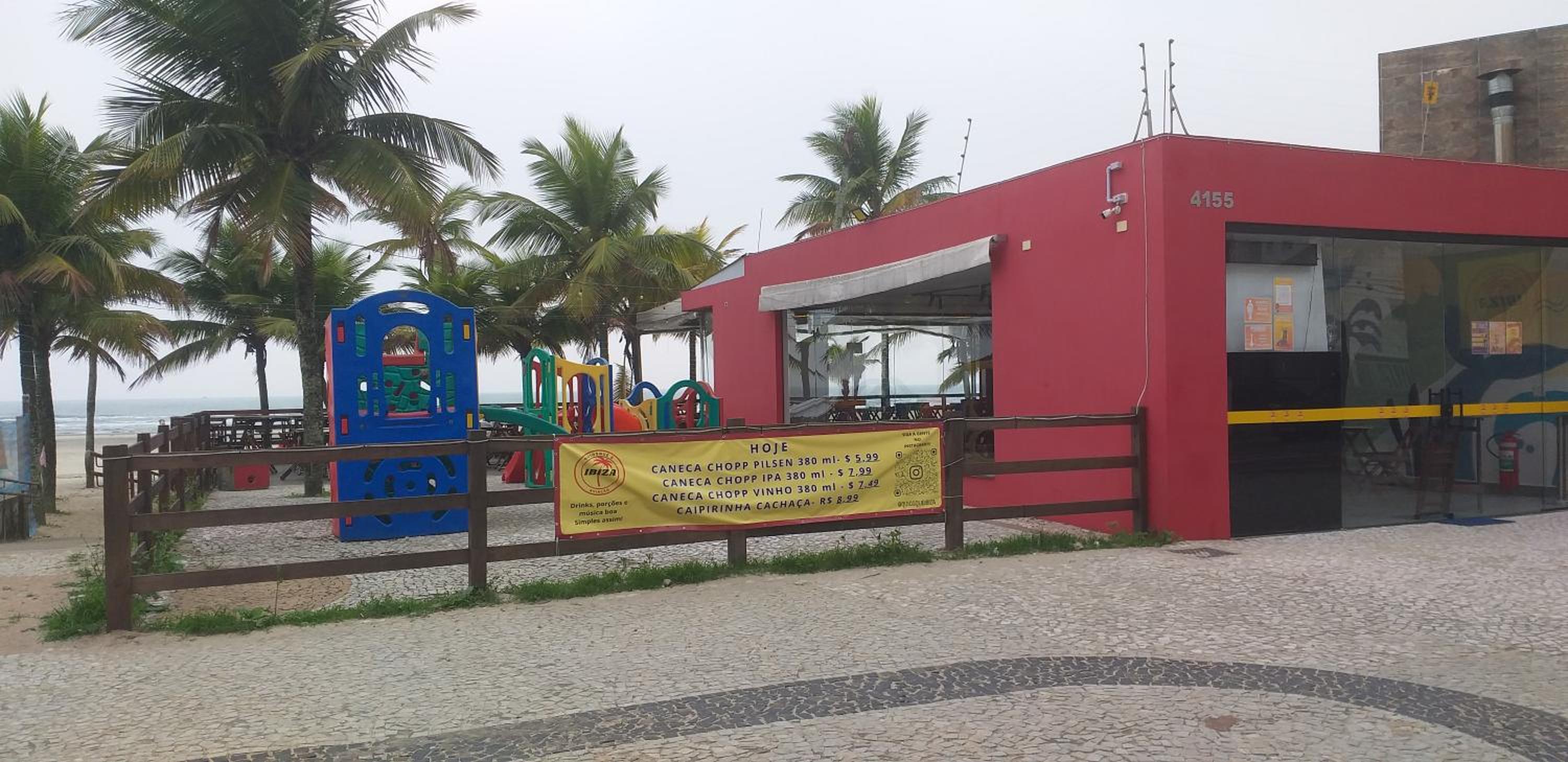 Sobrado na aviação em PG à duas quadras da Praia