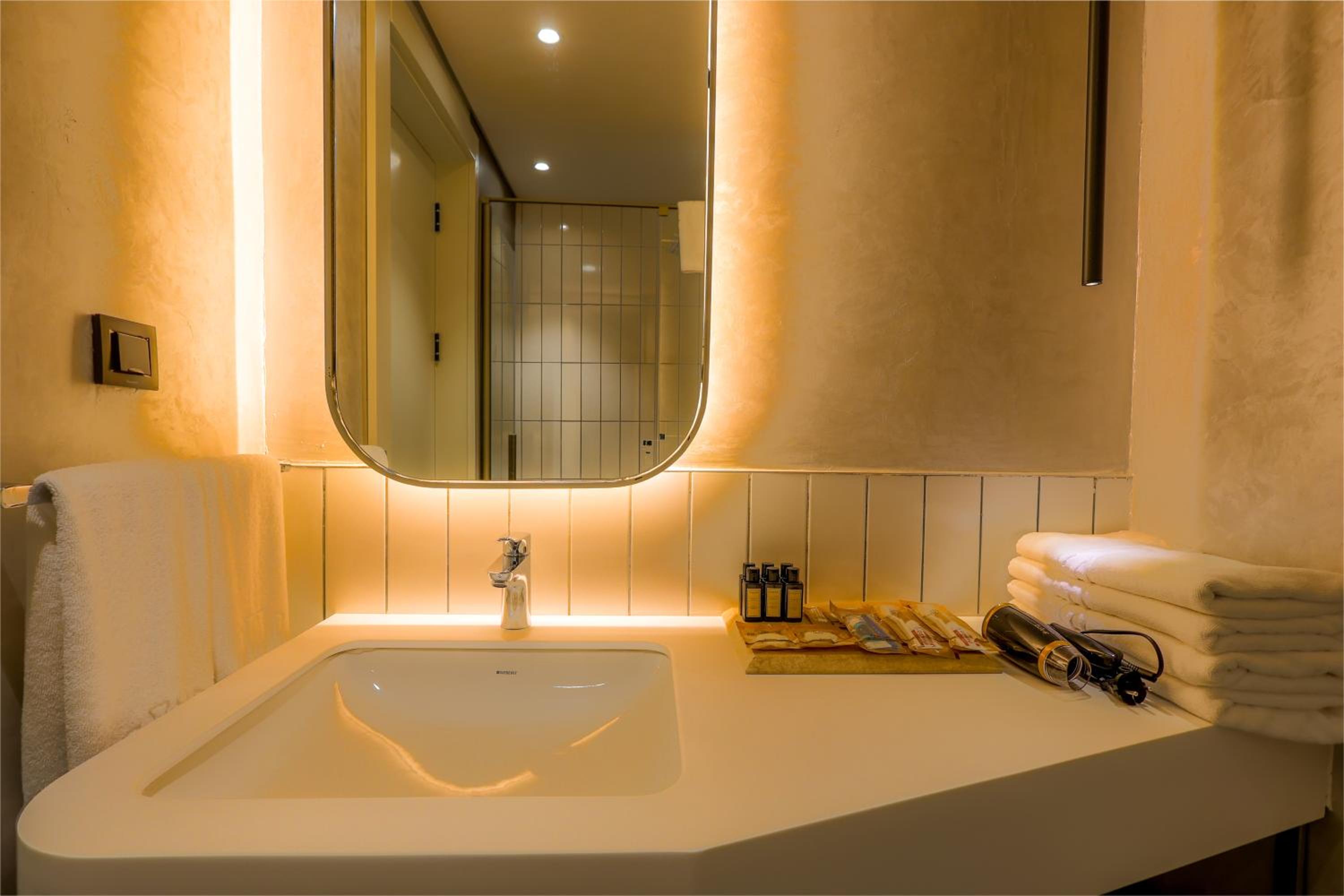 FOUR HILLS HOTEL - Image 46