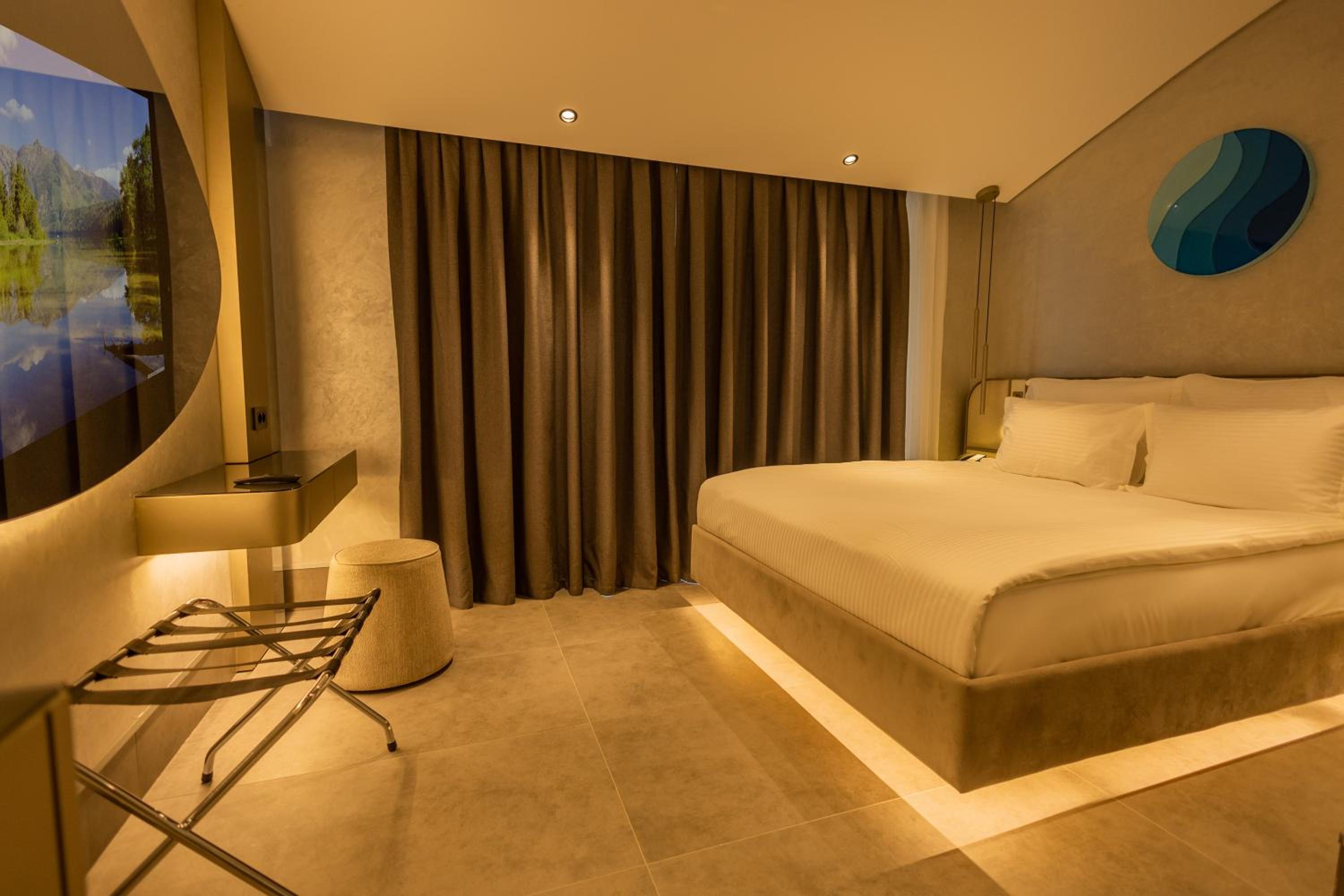 FOUR HILLS HOTEL - Image 34