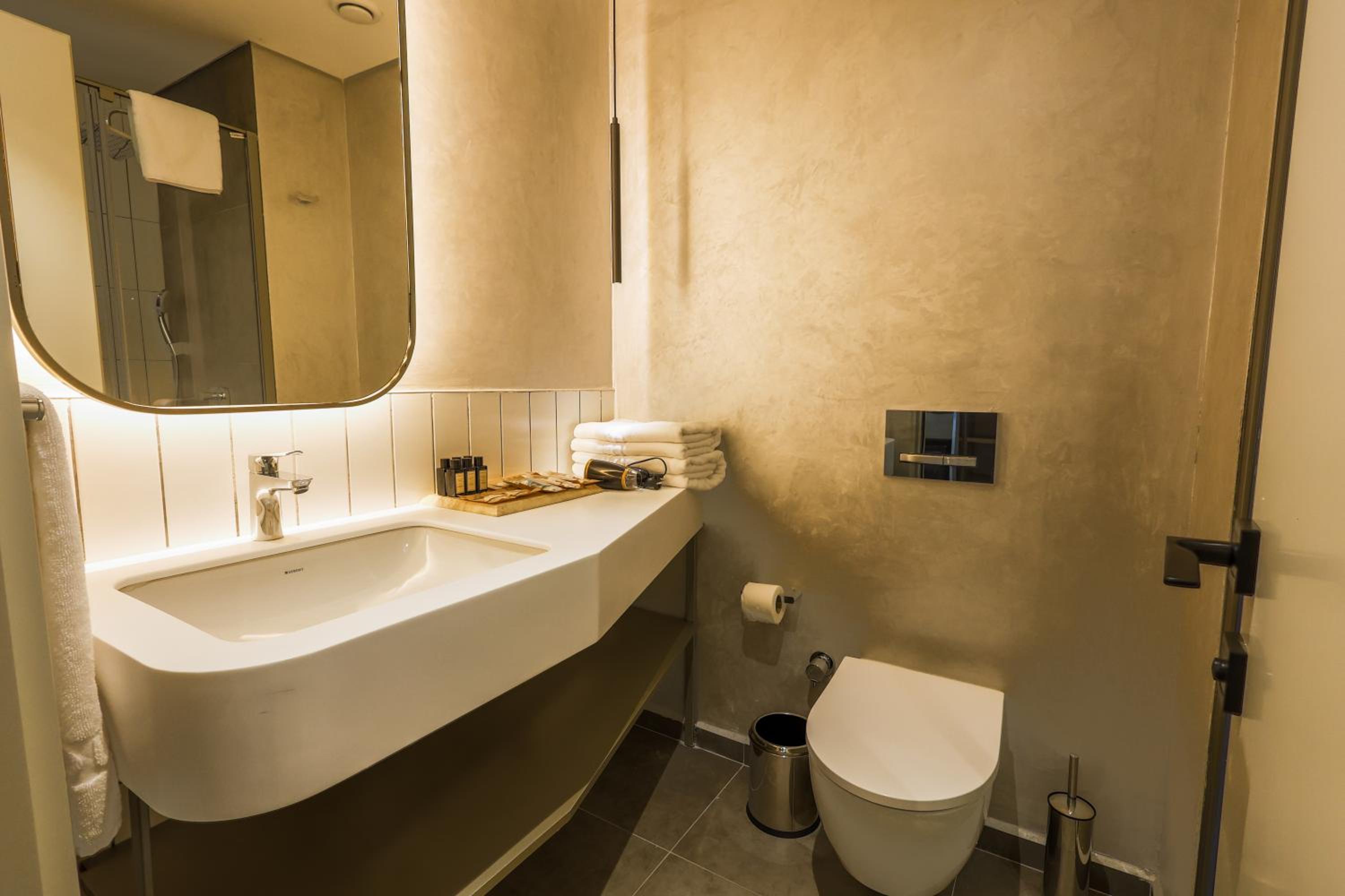 FOUR HILLS HOTEL - Image 37