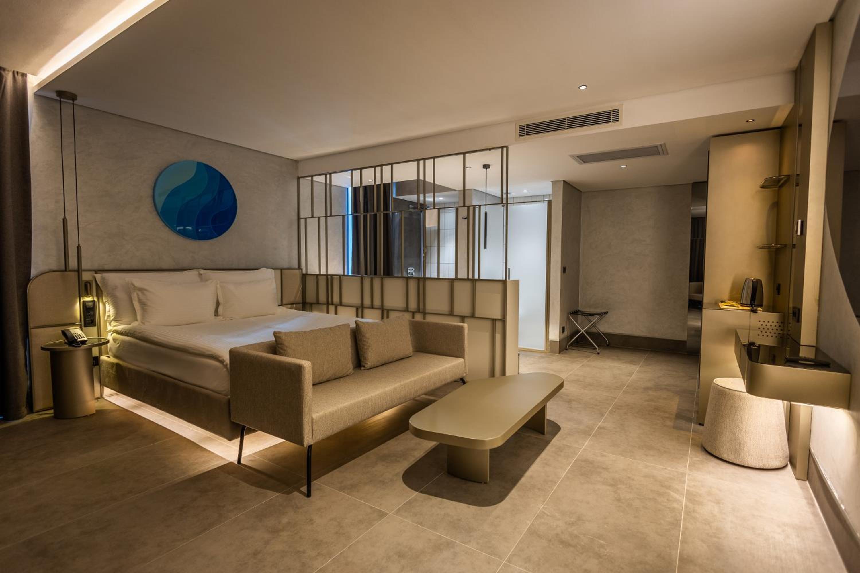 FOUR HILLS HOTEL - Image 8