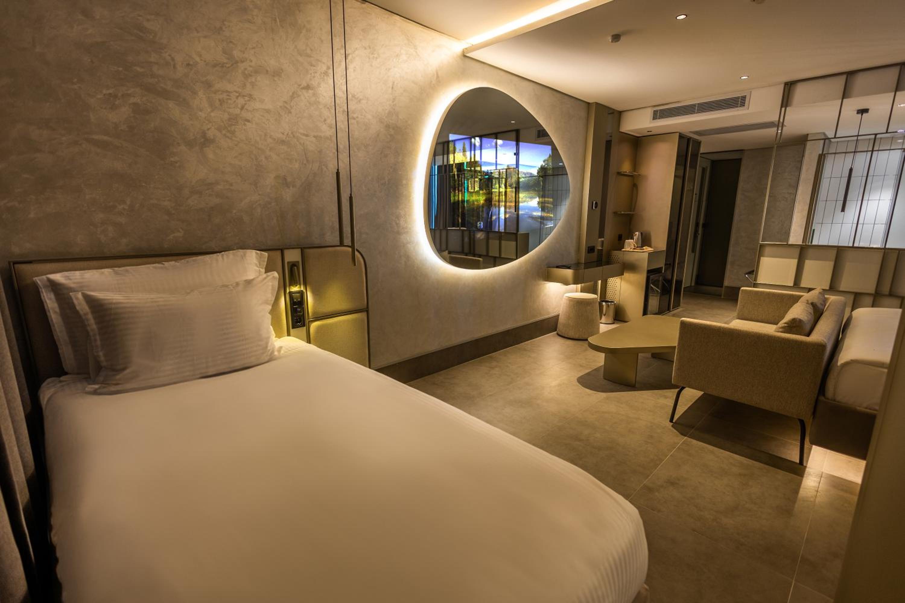 FOUR HILLS HOTEL - Image 42