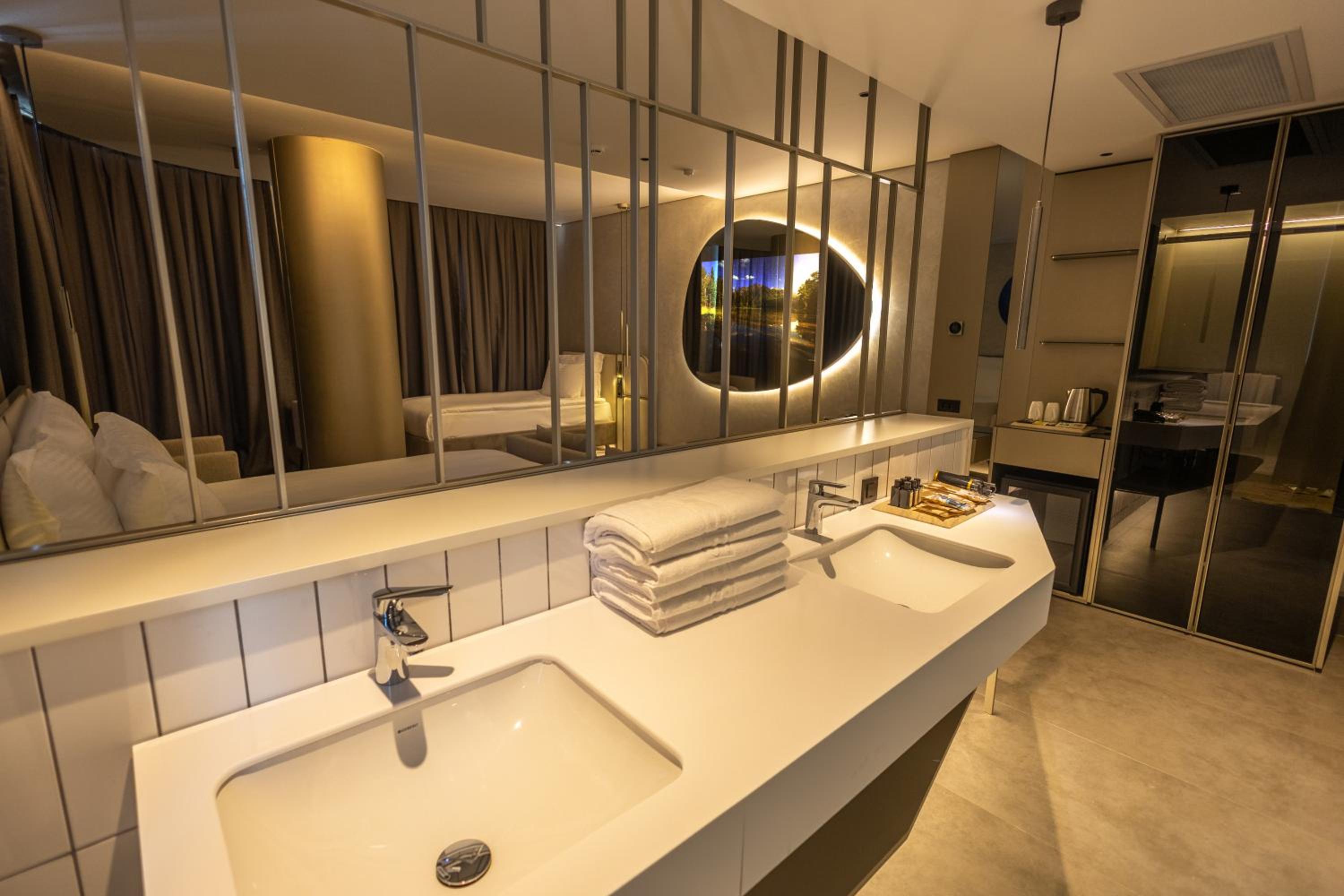 FOUR HILLS HOTEL - Image 43