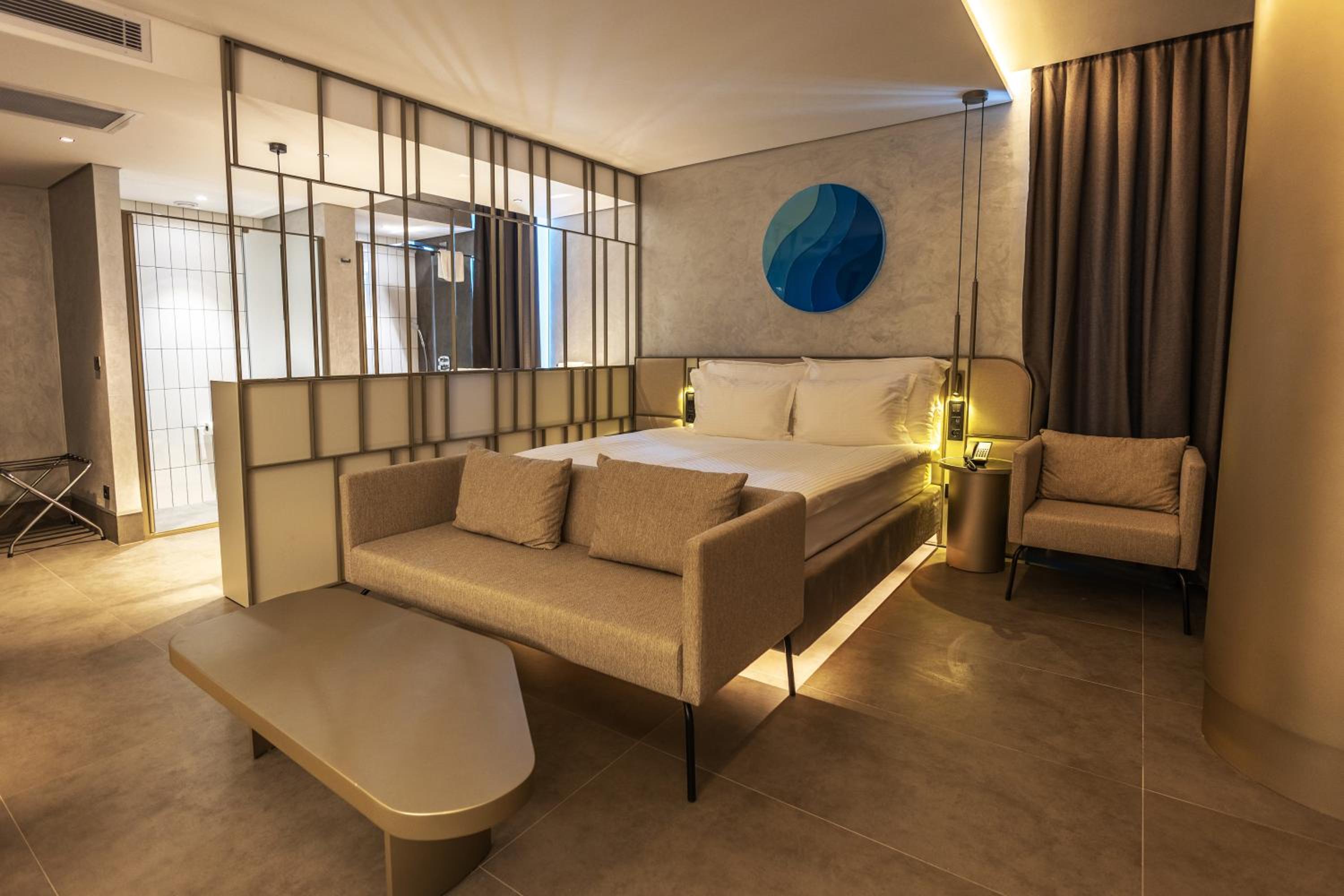 FOUR HILLS HOTEL - Image 6