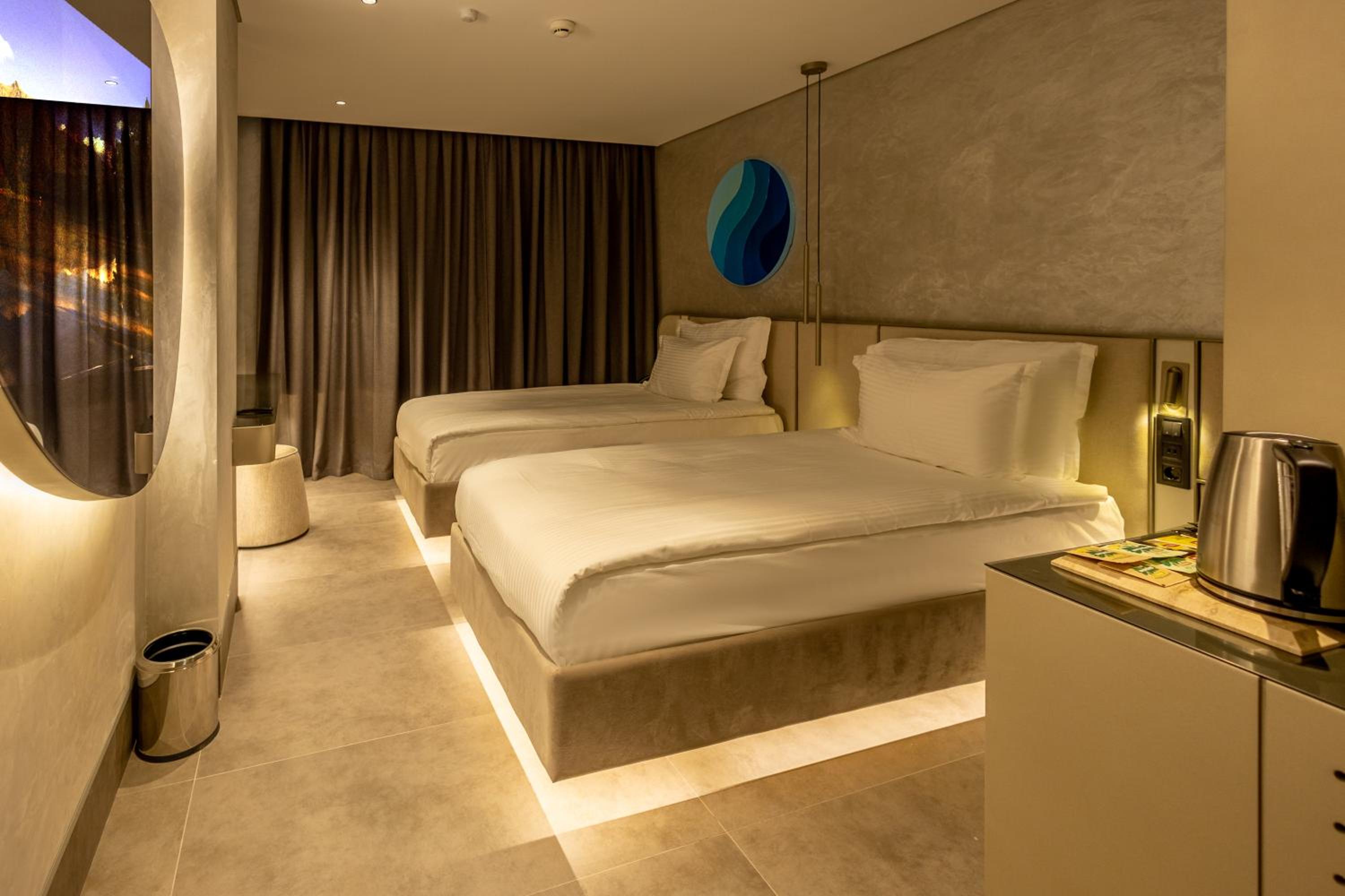 FOUR HILLS HOTEL - Image 14