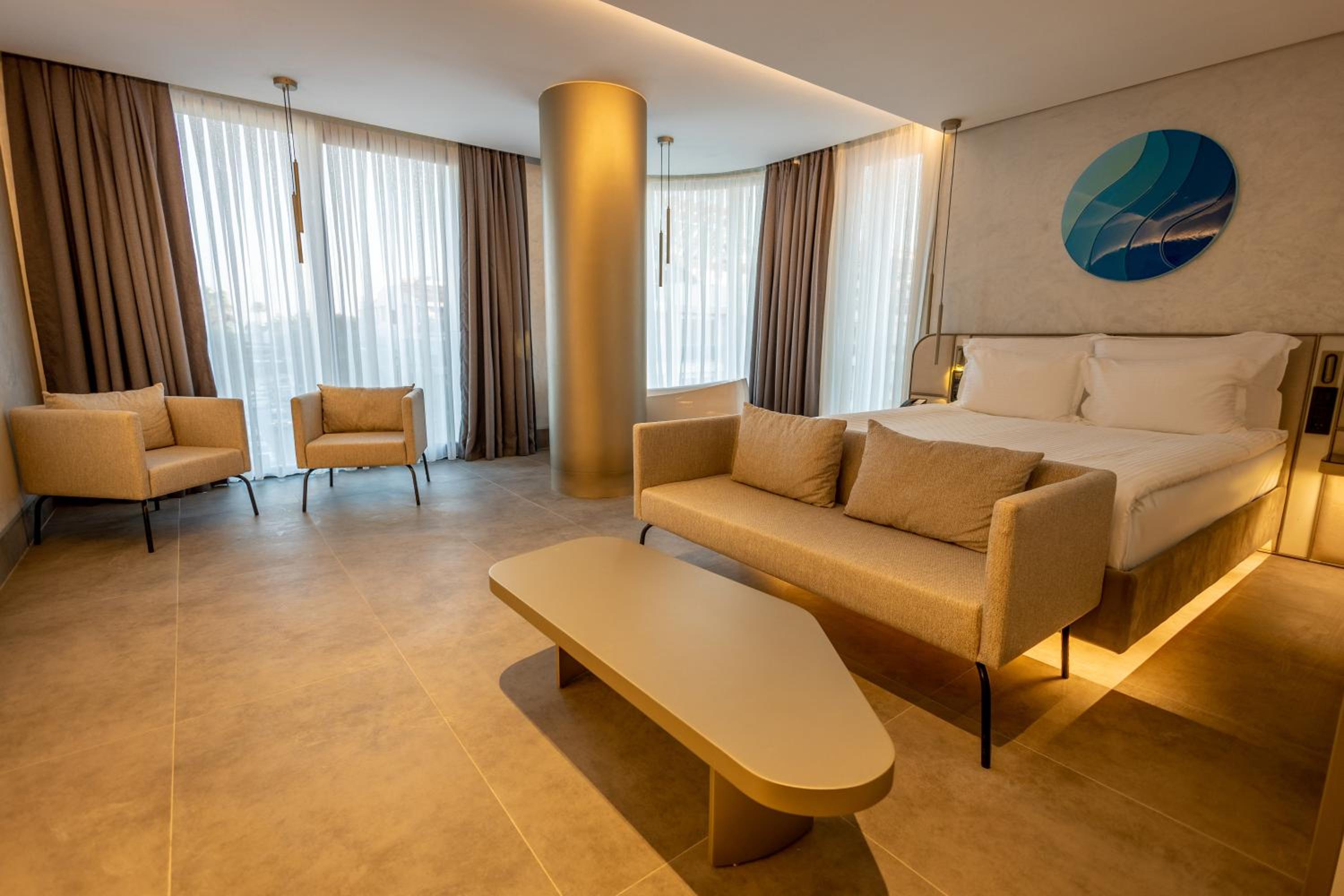 FOUR HILLS HOTEL - Image 18