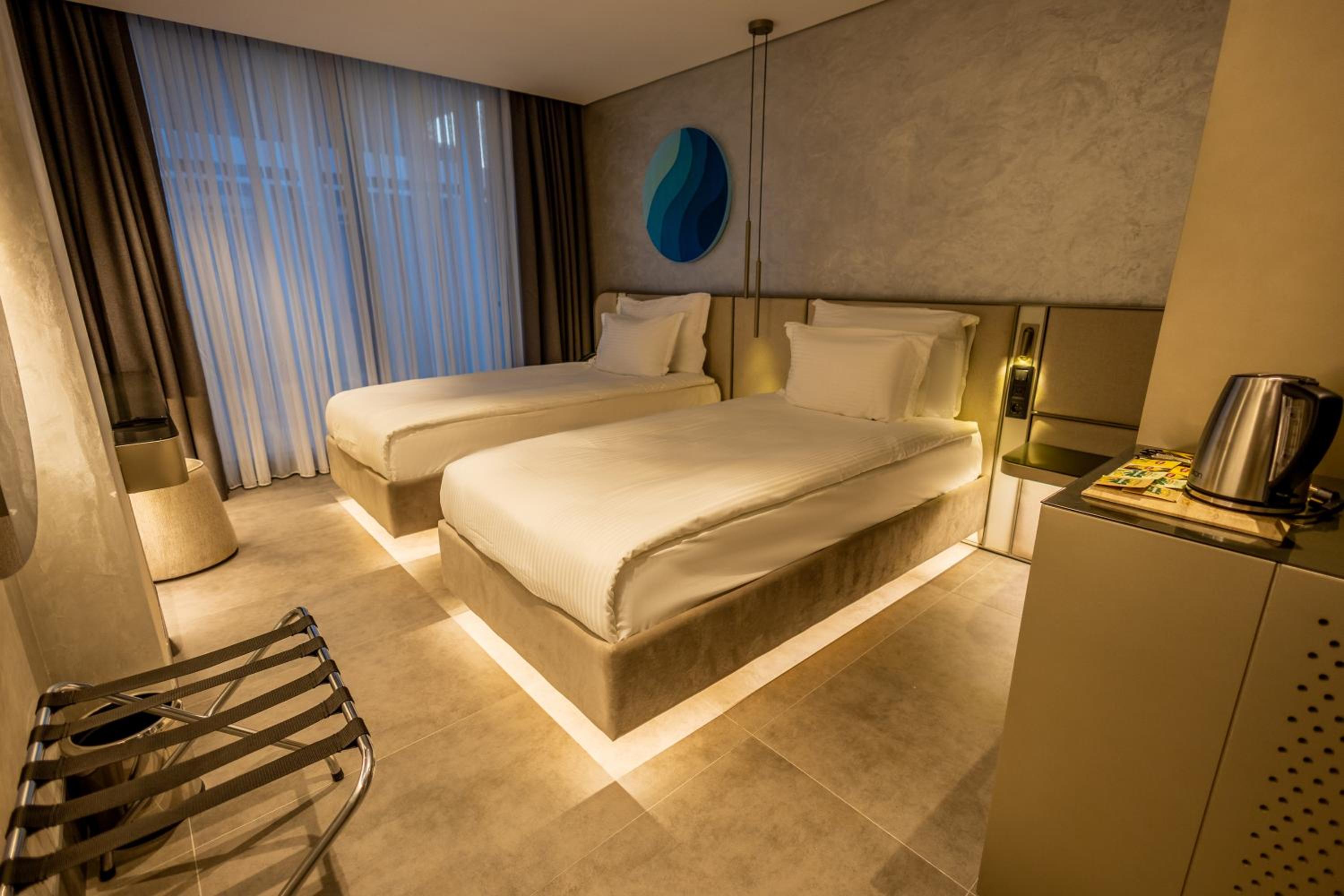 FOUR HILLS HOTEL - Image 17