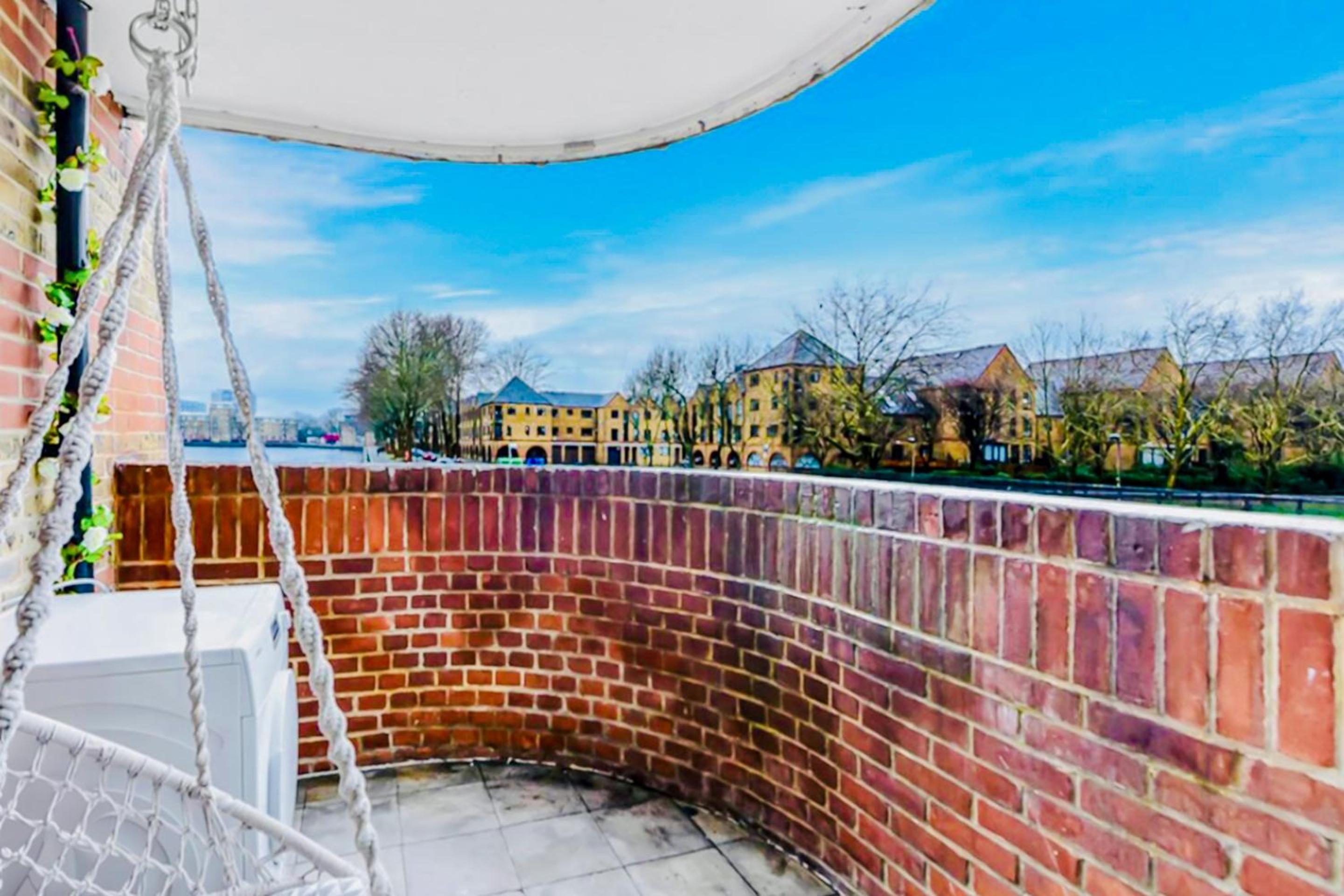Lovy UK, River view