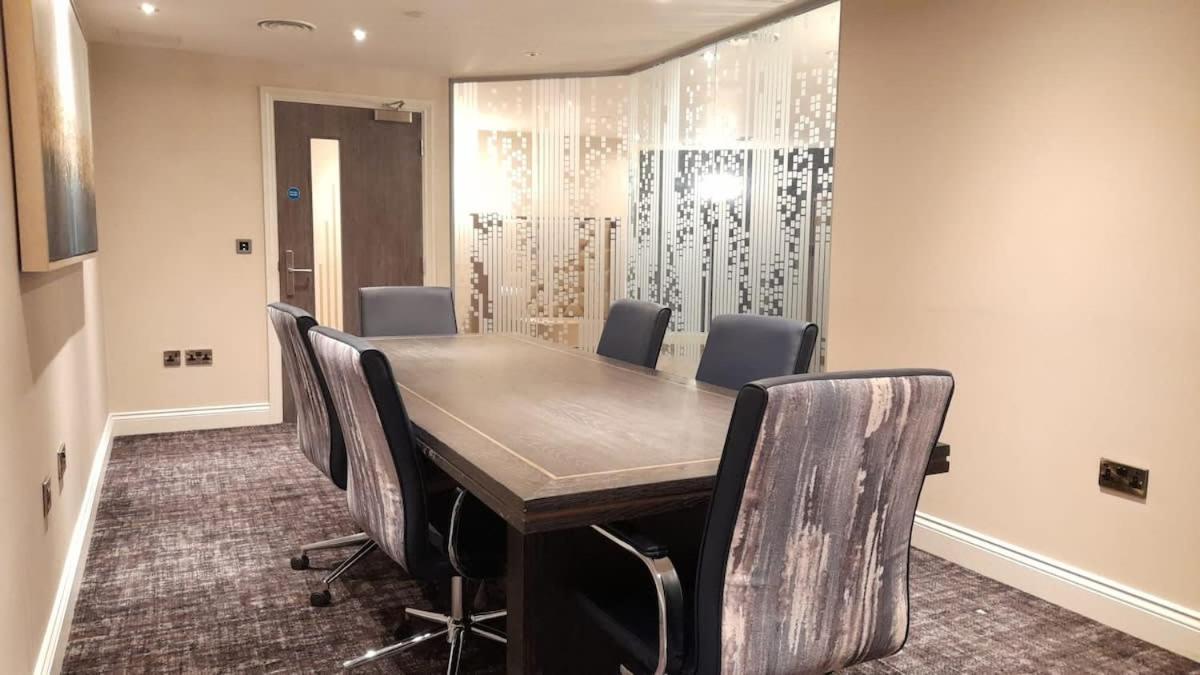 St Martin's Place, Luxe Apartment in BMH Centre view 5
