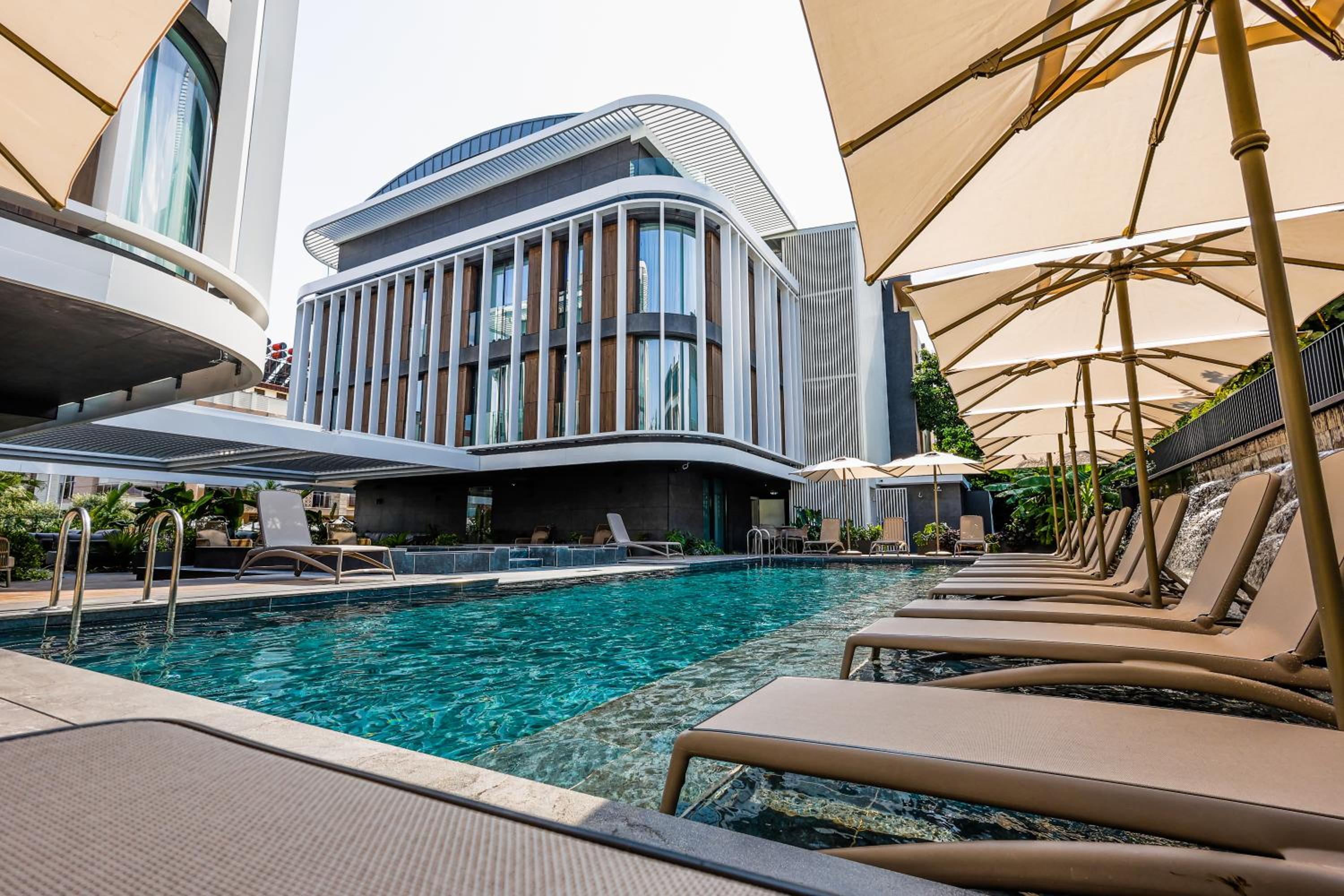 FOUR HILLS HOTEL - Image 23