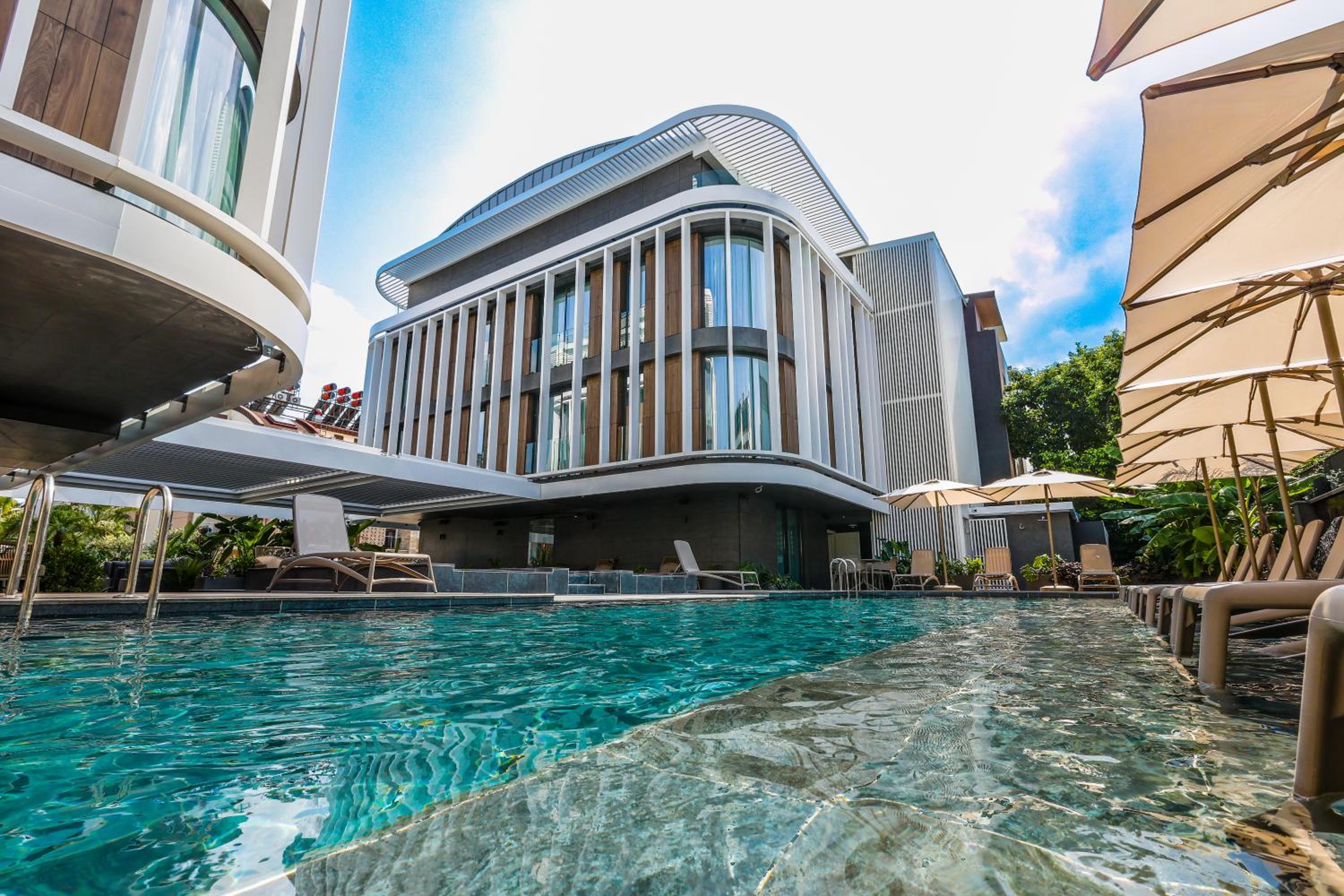 FOUR HILLS HOTEL - Image 22